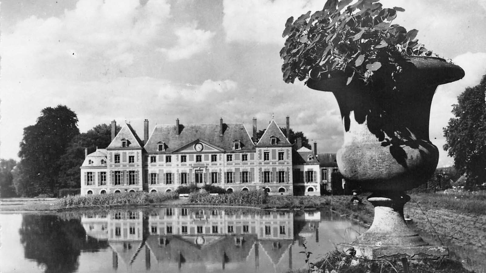 The cursing countess was a noblewoman who lived at the chateau de guermantes in the 1800s. She was the first diagnosed case of the Tourette syndrome although it took 60 years to figure out why she would have uncontrolled outbursts. Her story inspired Lander author Jessica Baehr to write a novel based on this chateau and the countess.