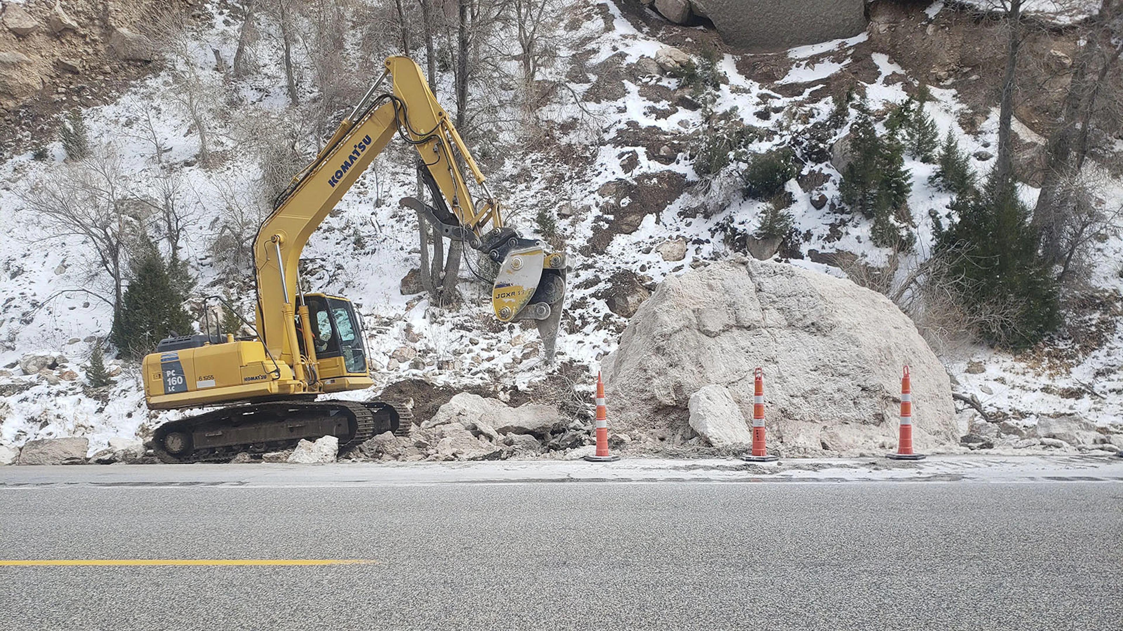 Motorists Play Frogger With Falling Rocks In Wyoming’s Wind River ...
