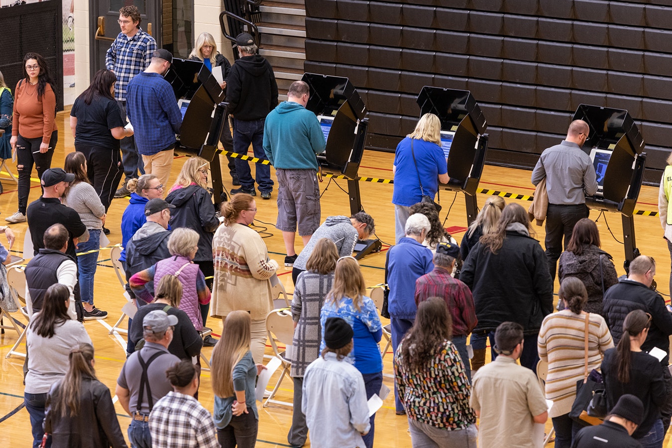 Long lines of people wait to vote in Cheyenne during the 2022 general election.