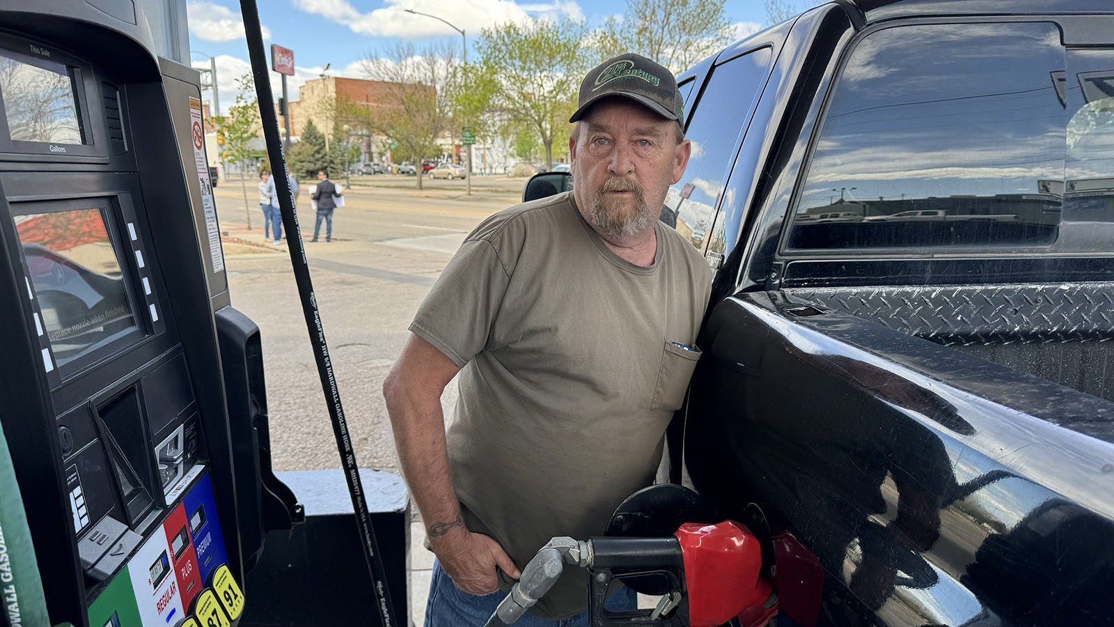 “It’s terrible. I’m living on Social Security and get a little pension from the Teamsters,” complained motorist Shane Shockley who once worked for trucking giant Consolidated Freightways. “I came in here to get a newspaper, and I saw this deal (at Hi Market). I’m topping off my tank,” he said.