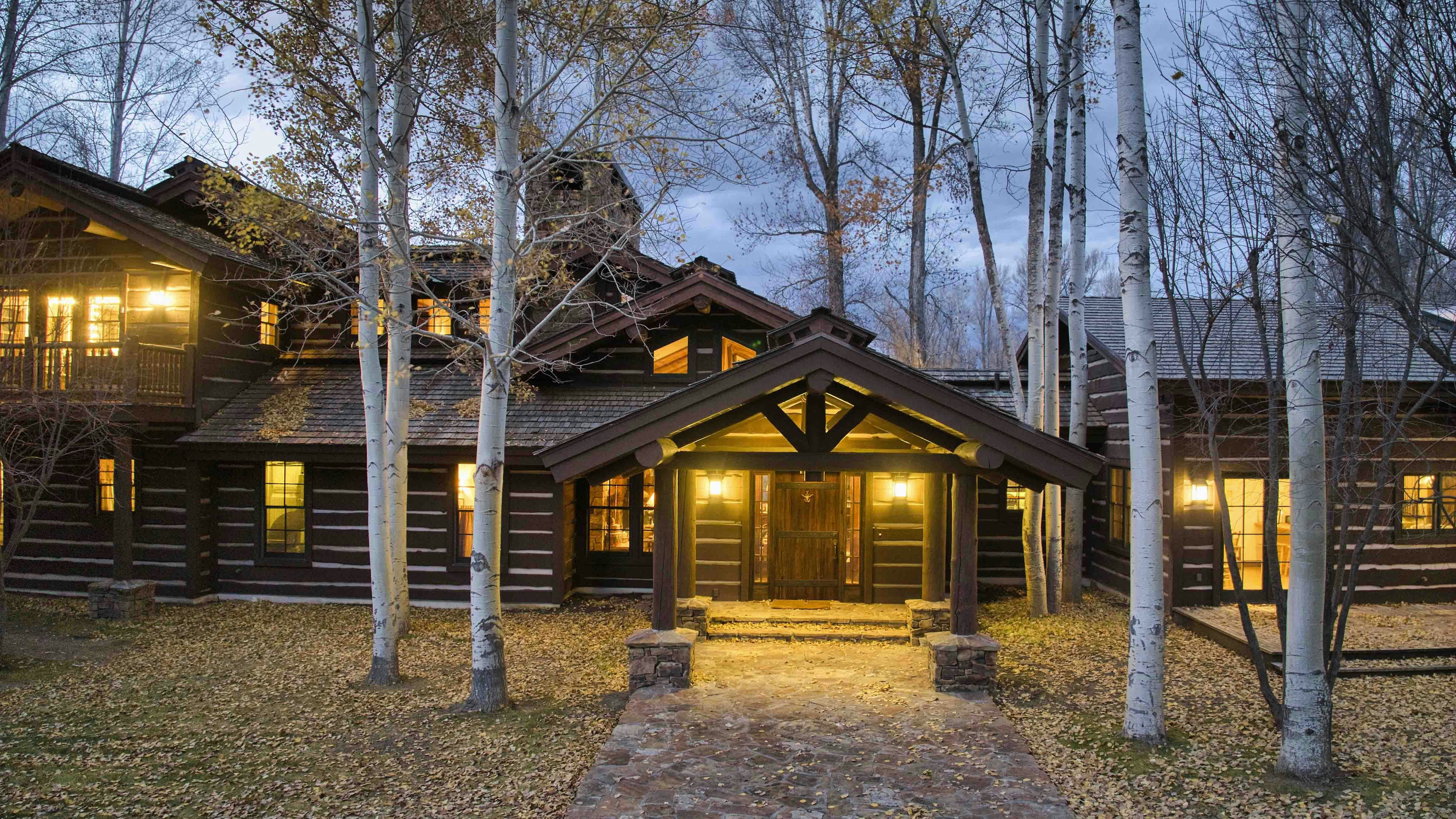 A 21-acre Jackson Hole estate in a coveted neighborhood has just hit the market for $39.5 million. It offers private Snake River frontage, as well as winding creeks full of trout, cinematic views and serene wilderness. It’s just five minutes from Jackson’s downtown.