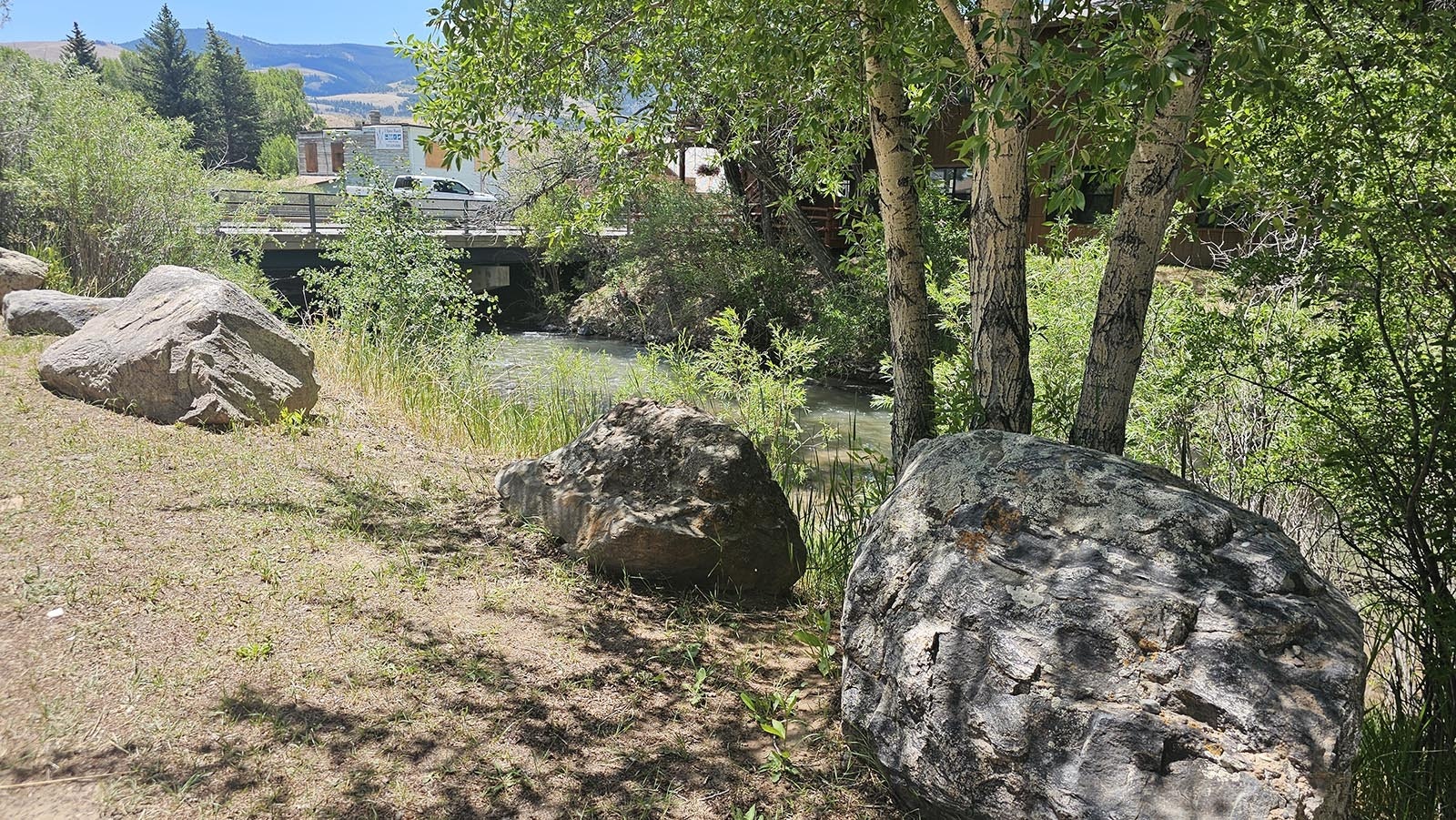 Large rocks line the riverbank to the side of 2Z's Barbecue, and customers sometimes it on them to eat their barbecue.