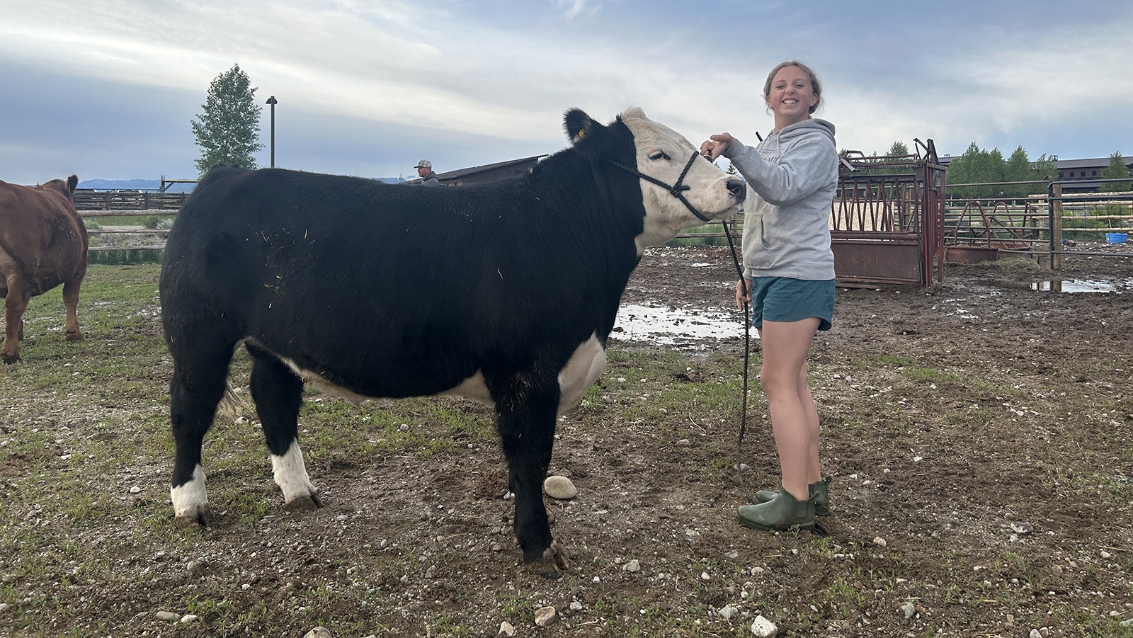 Daisy Rogers smiles wide posing with her calf, Ludo.