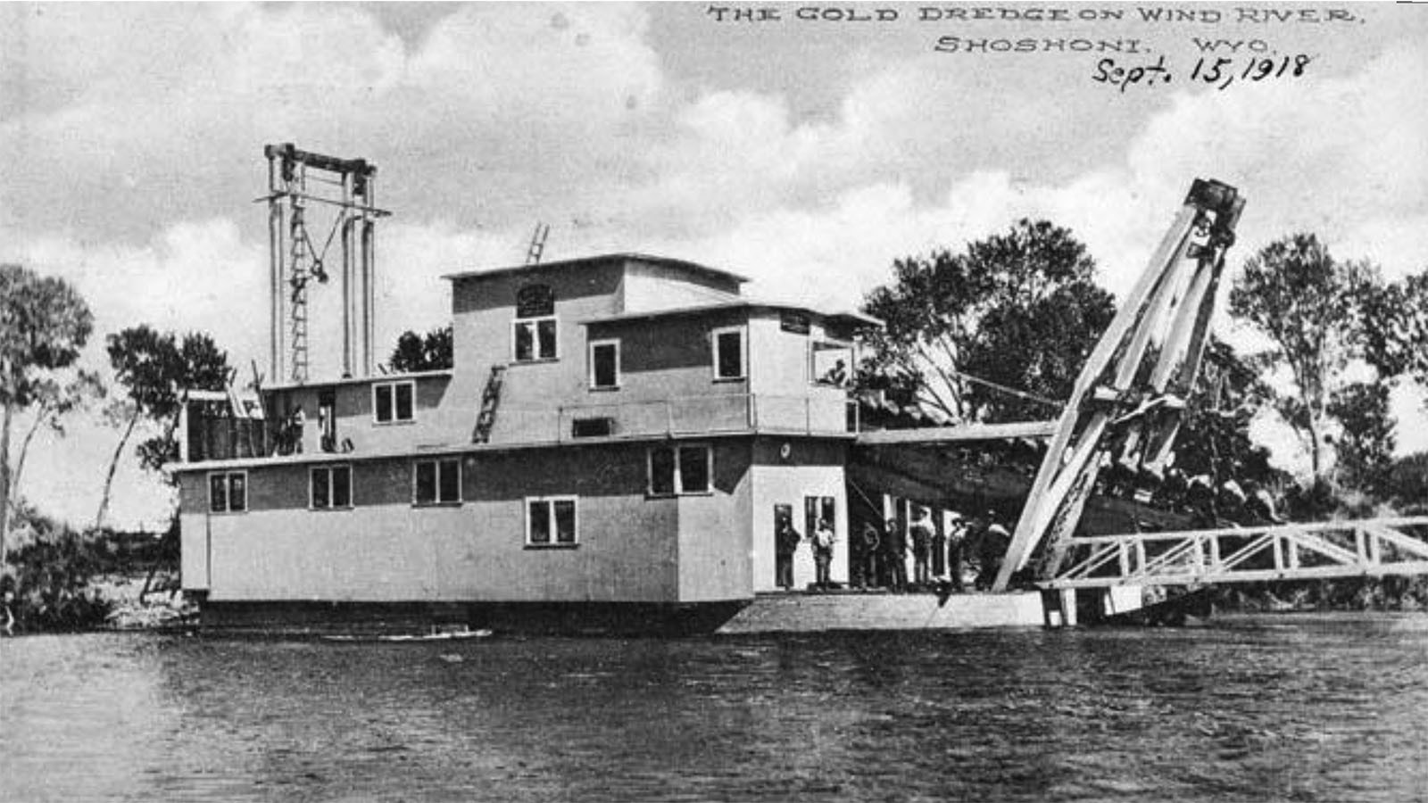 A gold dredge on the Wind River on Sept. 15, 1918.