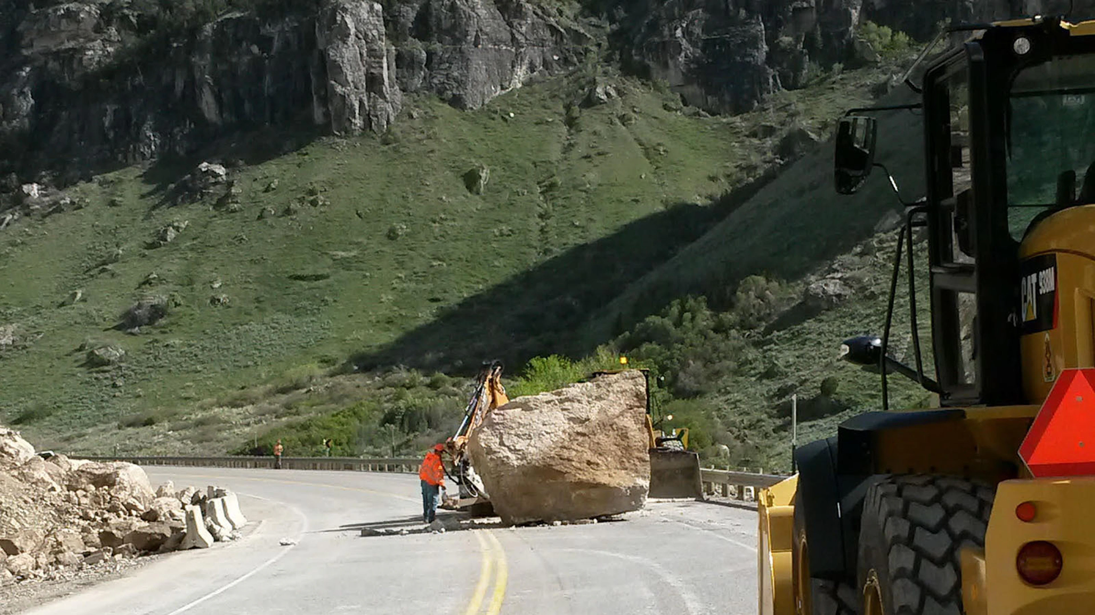 Motorists Play Frogger With Falling Rocks In Wyoming’s Wind River ...