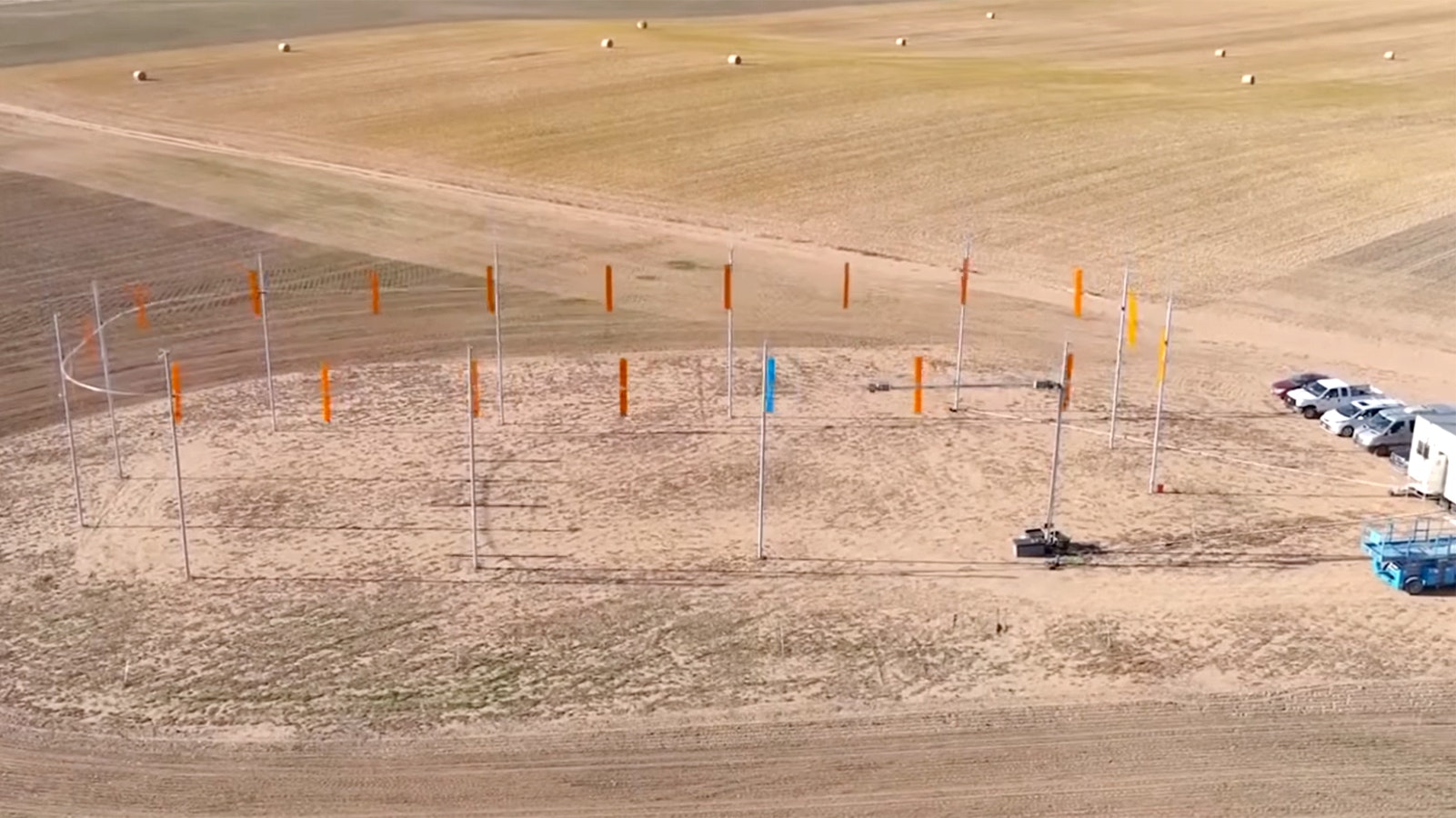 Airloom Energy's concept near Pine Bluffs, Wyoming, has wind-powered vertical blades travel around an oval track, releasing energy as they move around.