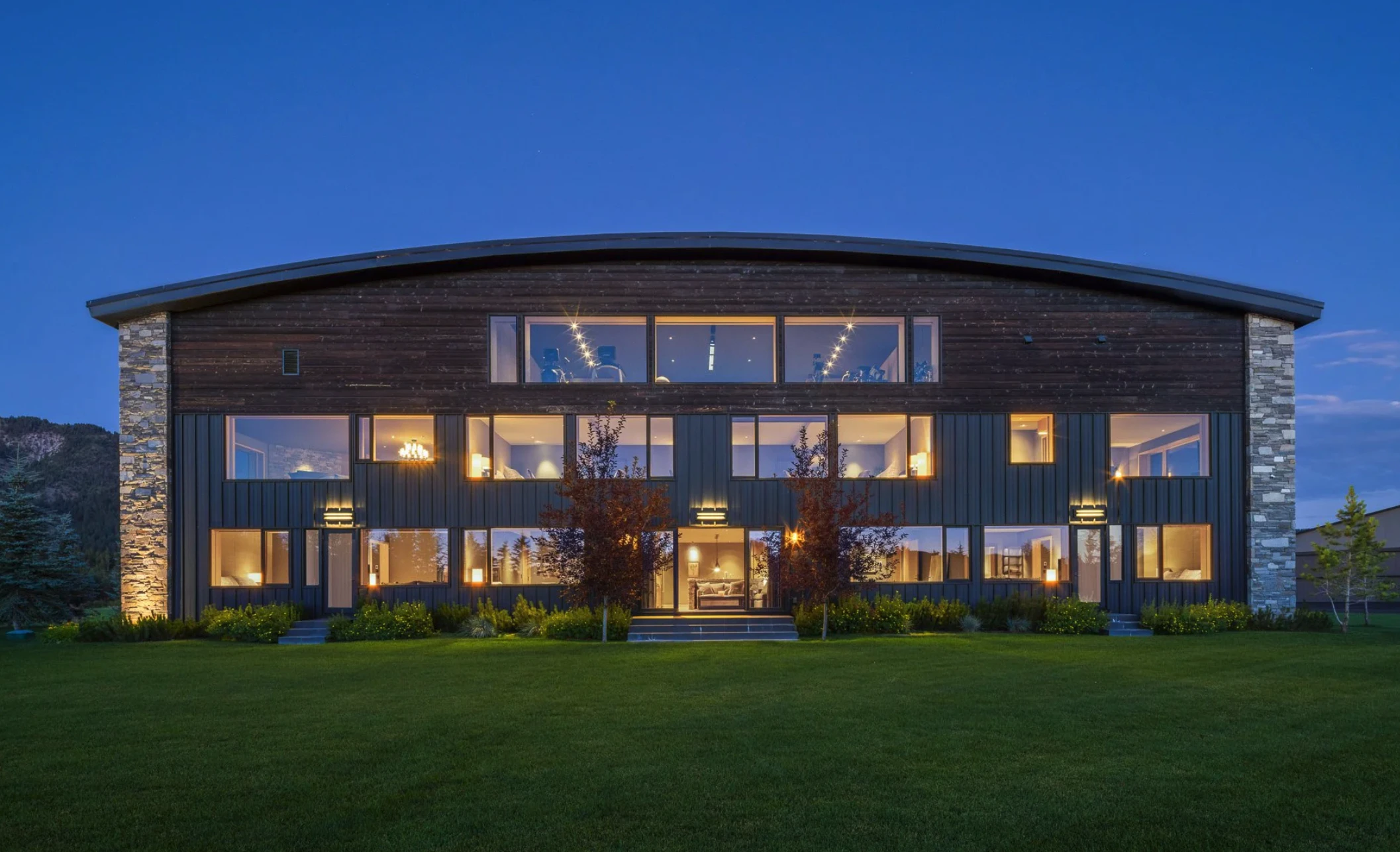 The hanger also includes 11,150 square feet of residence space, with seven bedrooms that give the feeling of staying in a resort, including a dedicated kitchen, a living room and a third-floor gymnasium.