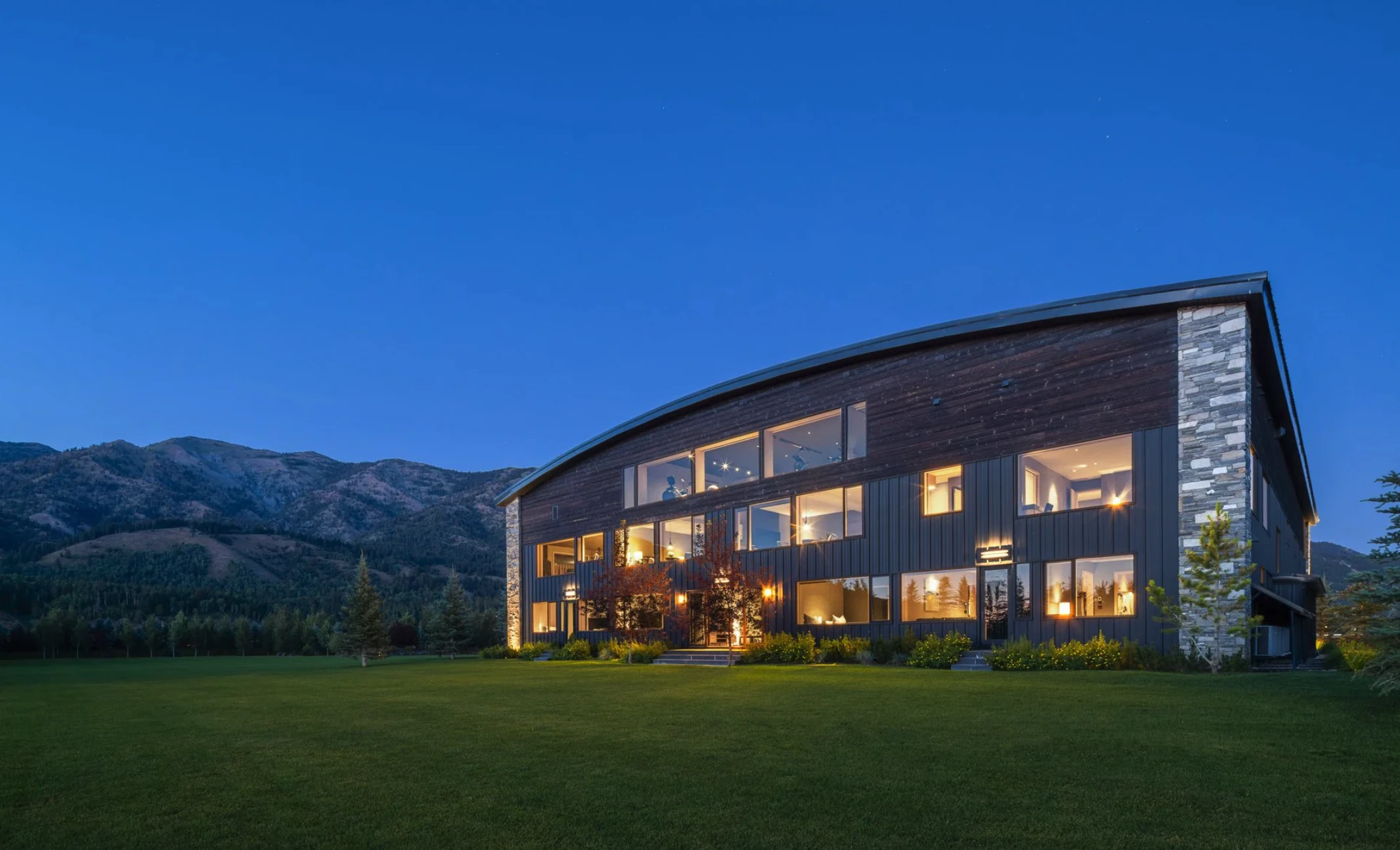 The hanger also includes 11,150 square feet of residence space, with seven bedrooms that give the feeling of staying in a resort, including a dedicated kitchen, a living room and a third-floor gymnasium.