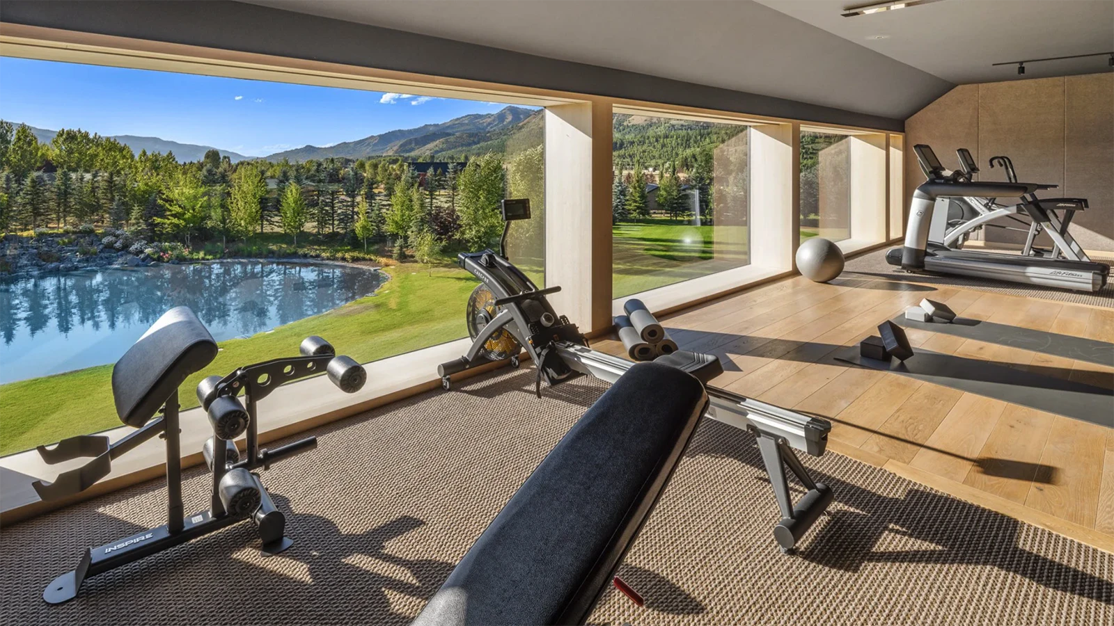 The hanger also includes 11,150 square feet of residence space, with seven bedrooms that give the feeling of staying in a resort, including a dedicated kitchen, a living room and a third-floor gymnasium.