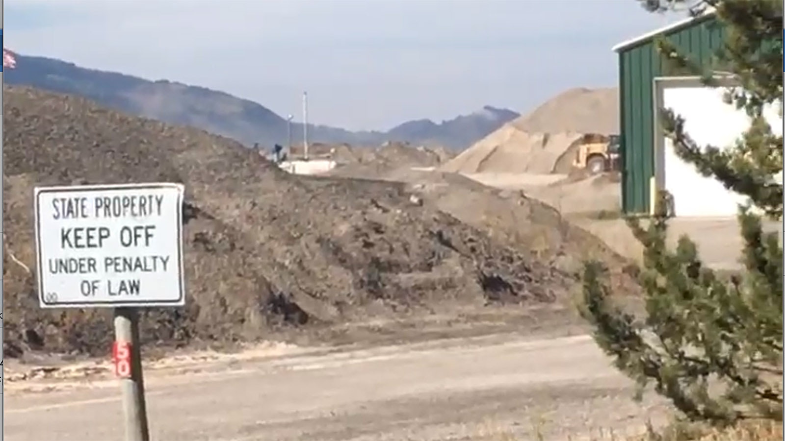 Residents of the little town of Alpine claime that expansion of a gravel pit on the edge of town could ruin air quality there.