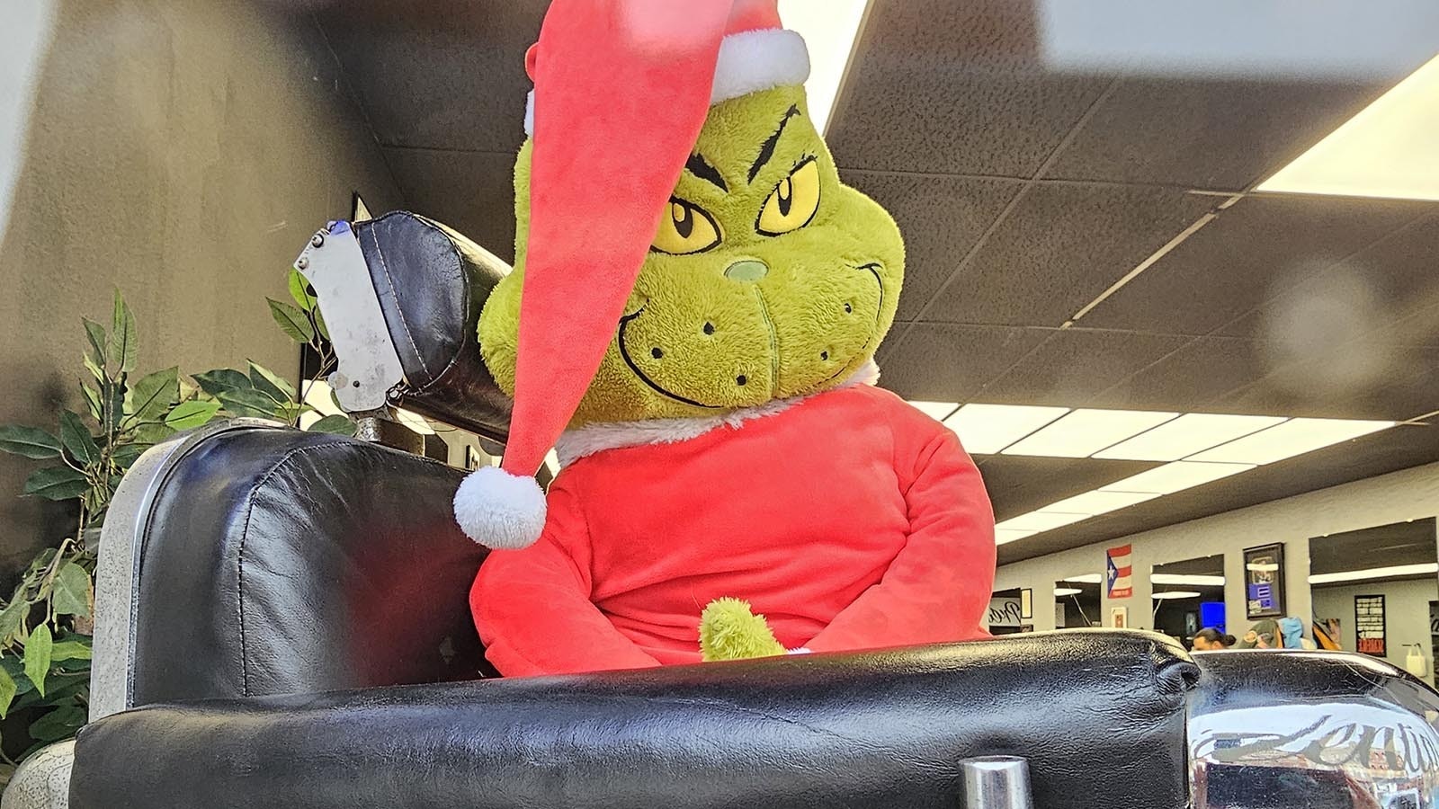 Inflation has been a Grinch for many families who don't fit the typical programs that help at this time of year. That had them worried there would be no Christmas for them this year. But the Grinch was foiled once again, thanks to an impromptu Christmas drive at The Presidential Barbershop.