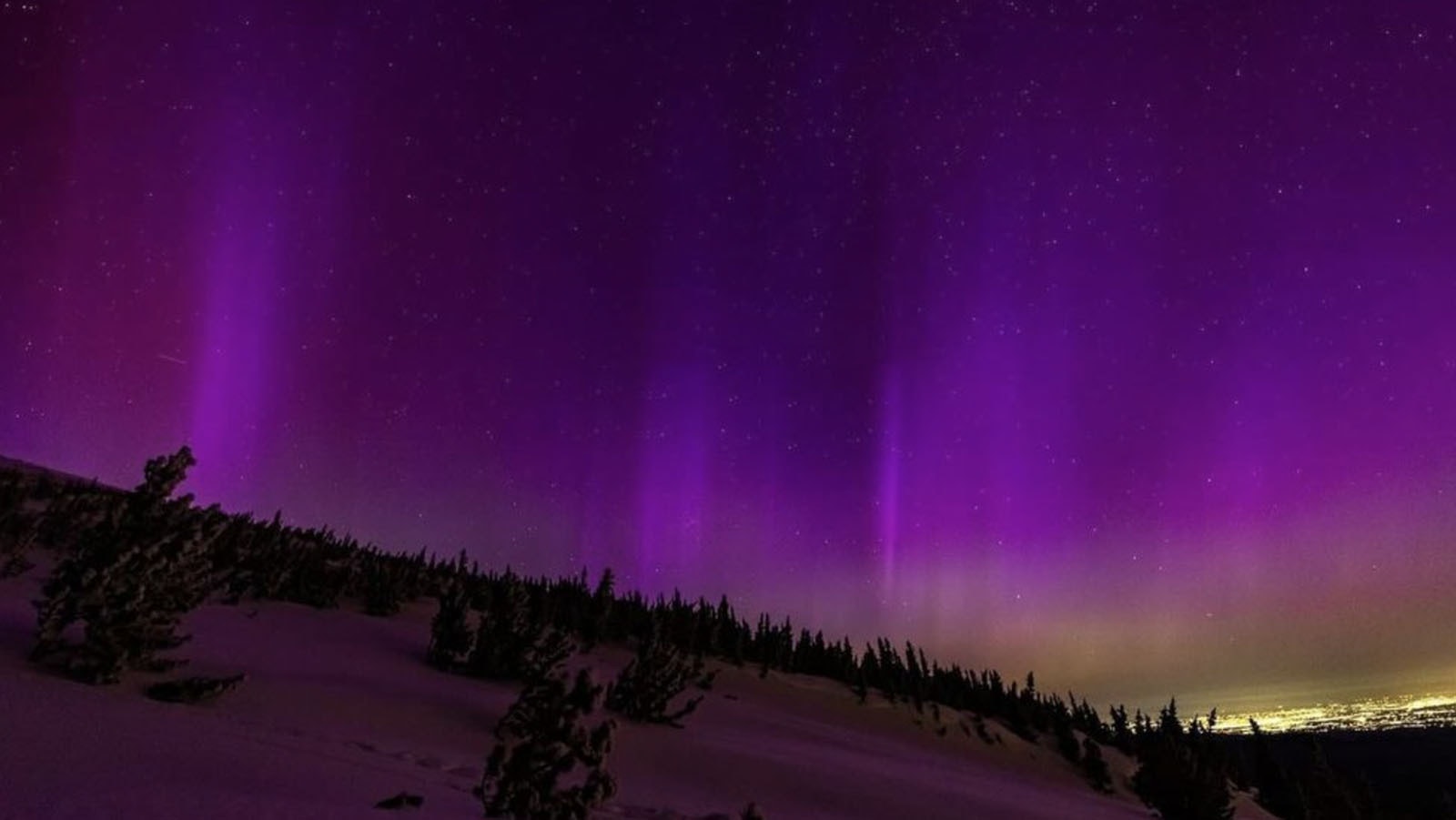 The northern lights featured a wide variety of colors including deep purple.