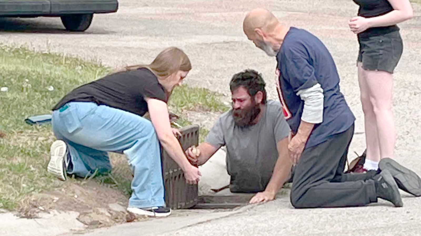 As a "grumpy mama duck” freaked out over ducklings that fell into a Sheridan storm drain this past weekend, a stranger with a “big beard” climbed in after them. A woman who watched the rescue says it restored a little of her faith in humanity. 