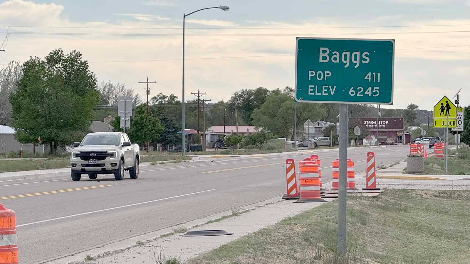 Baggs green sign pop 411 6 8 26