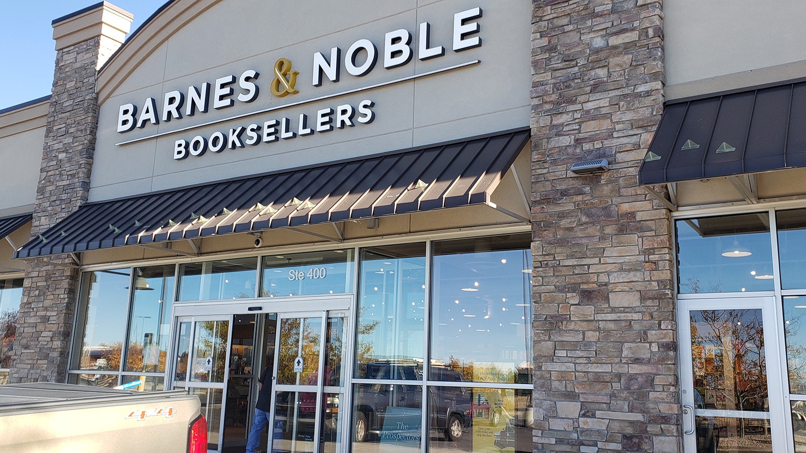 The new Barnes & Noble storefront.