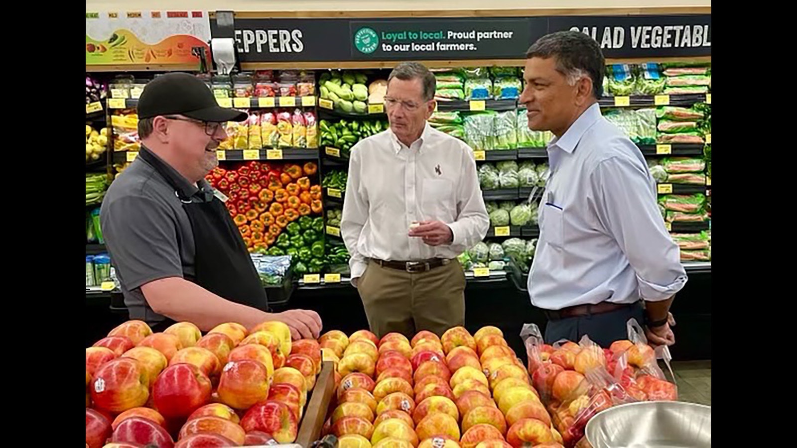 Albertsons CEO Vivek Sankaran, right, talks with a worker at a Casper Albertsons store Tuesday. He visited company stores in Wyoming at the invitation of U.S. Sen. John Barrasso, R-Wyoming, center.