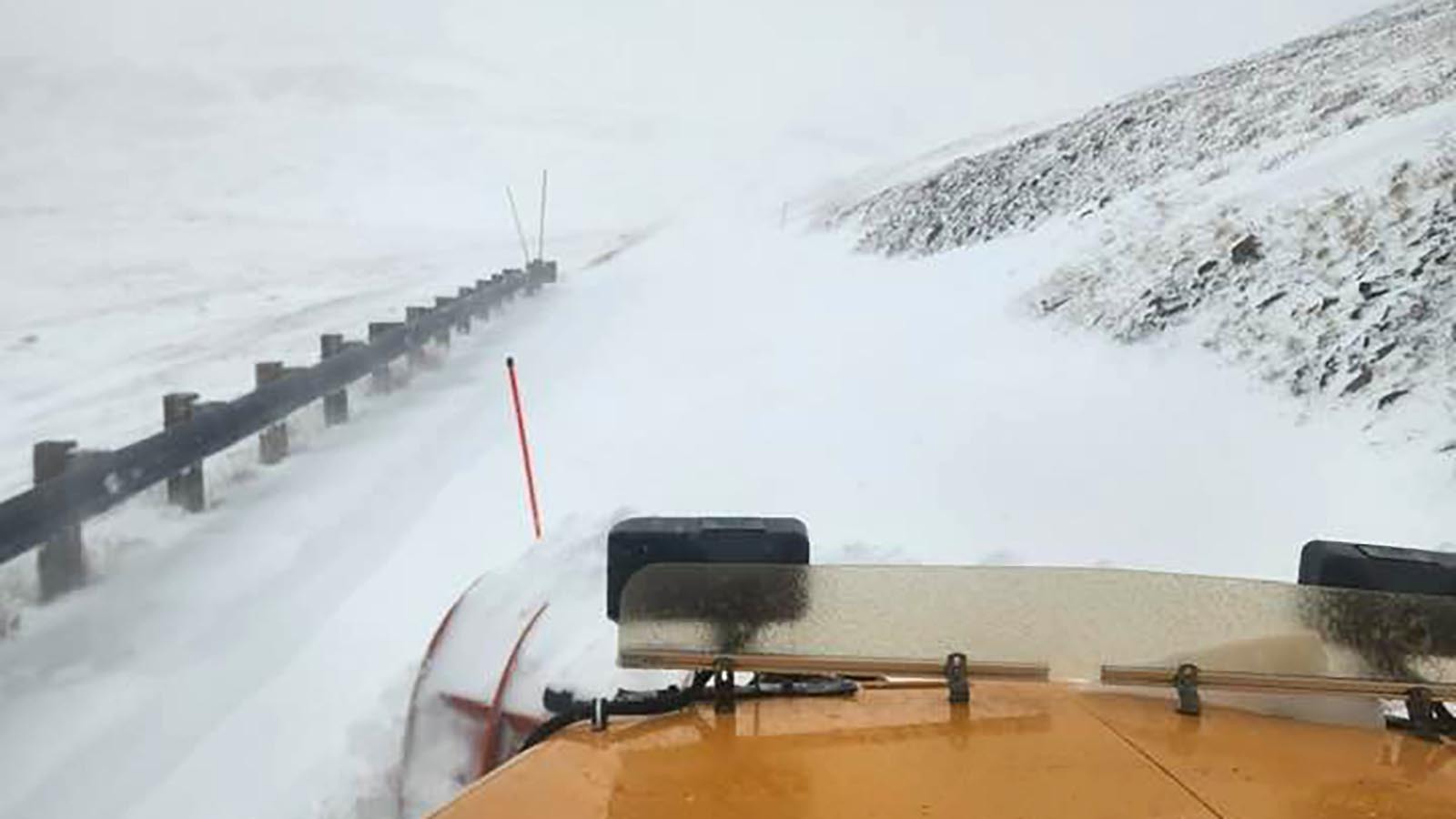 Wacky Wyoming Weather: 4-Foot Snowdrifts On Beartooth Highway, 80 In…