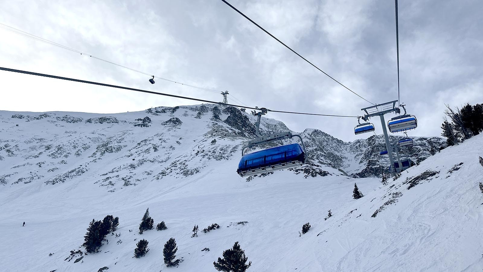 Uphill travel and ambitions continue to expand at Montana’s Big Sky Resort, where the new Lone Peak Tram and Powder Seeker Six Pack try to thin crowds by quickly dispersing skiers around the resort.