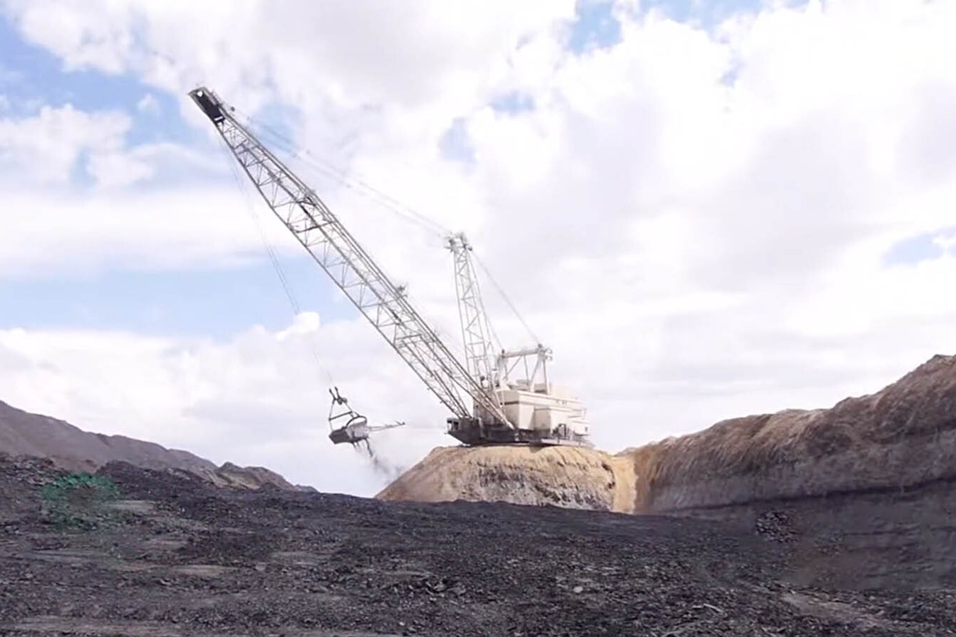 A dragline moves coal at the Black Butte mine in Sweetwater County.