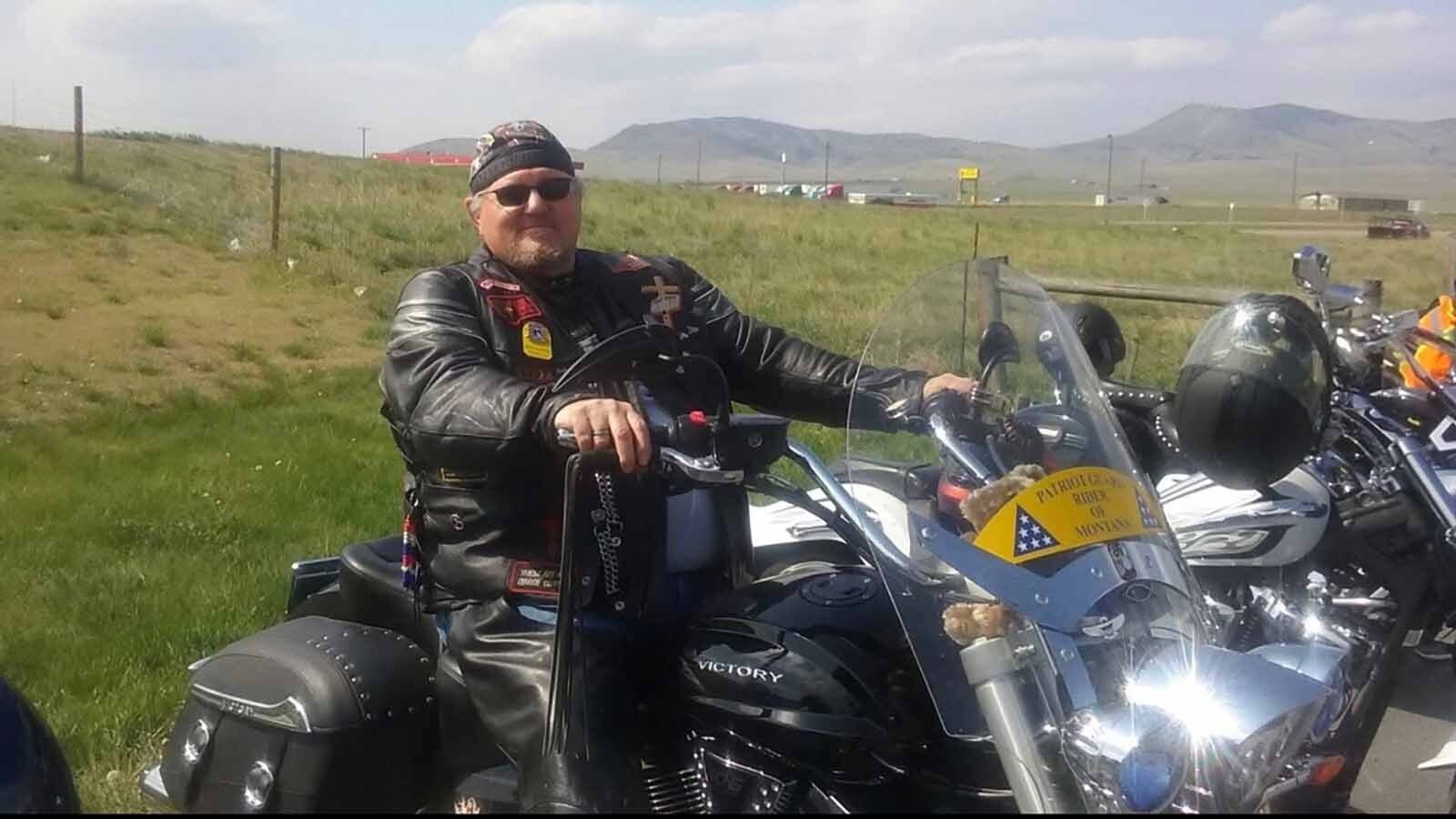 When a pair of electricians from Casper found Bob Newman lying face-down along Wyoming Highway 28 on Monday, they thought he was dead. Then he groaned. While Newman's daughter calls the men heroes, they say they did what anyone would have.