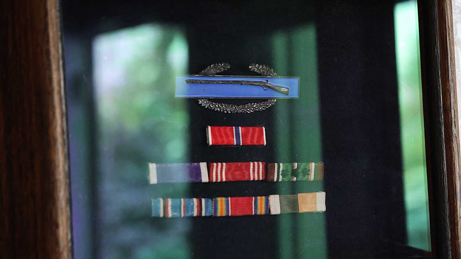 The ribbons and infantry rifleman badge earned by Bob Willis during his service.