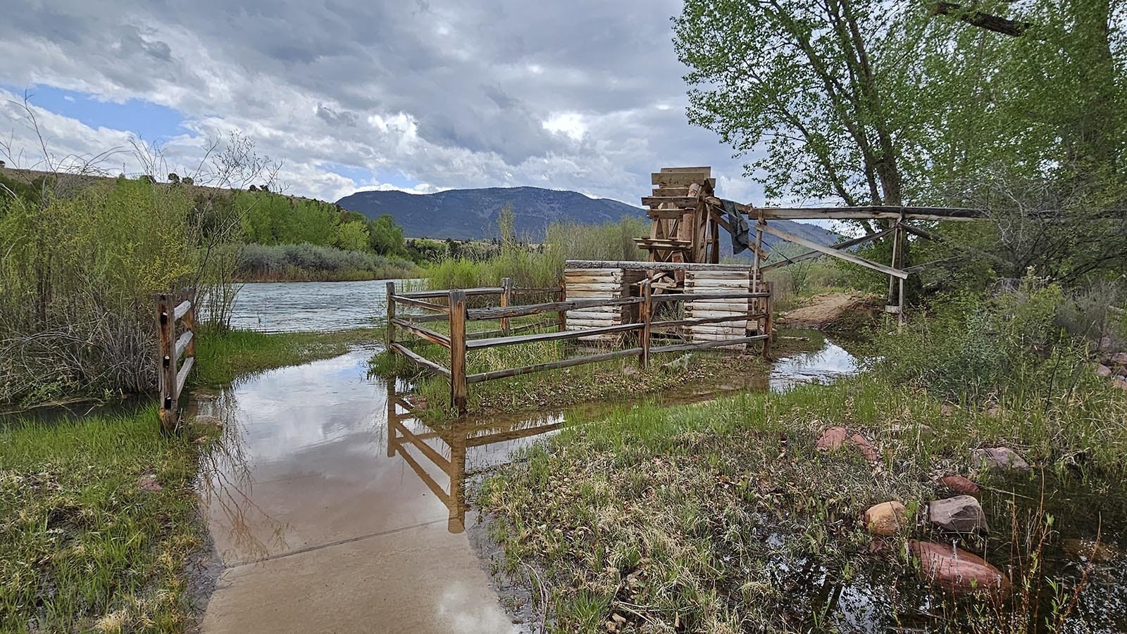 A water wheel on the Green River at the John Jarvie Ranch.