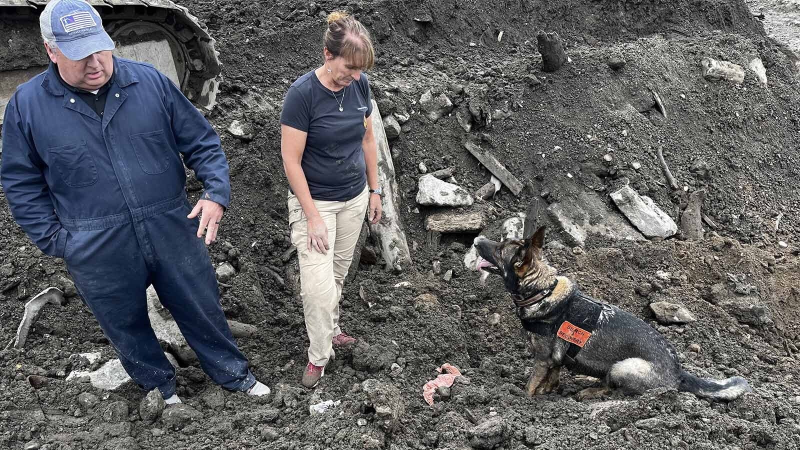 Bueno and Brandy Eggeman on a job at a disaster site.
