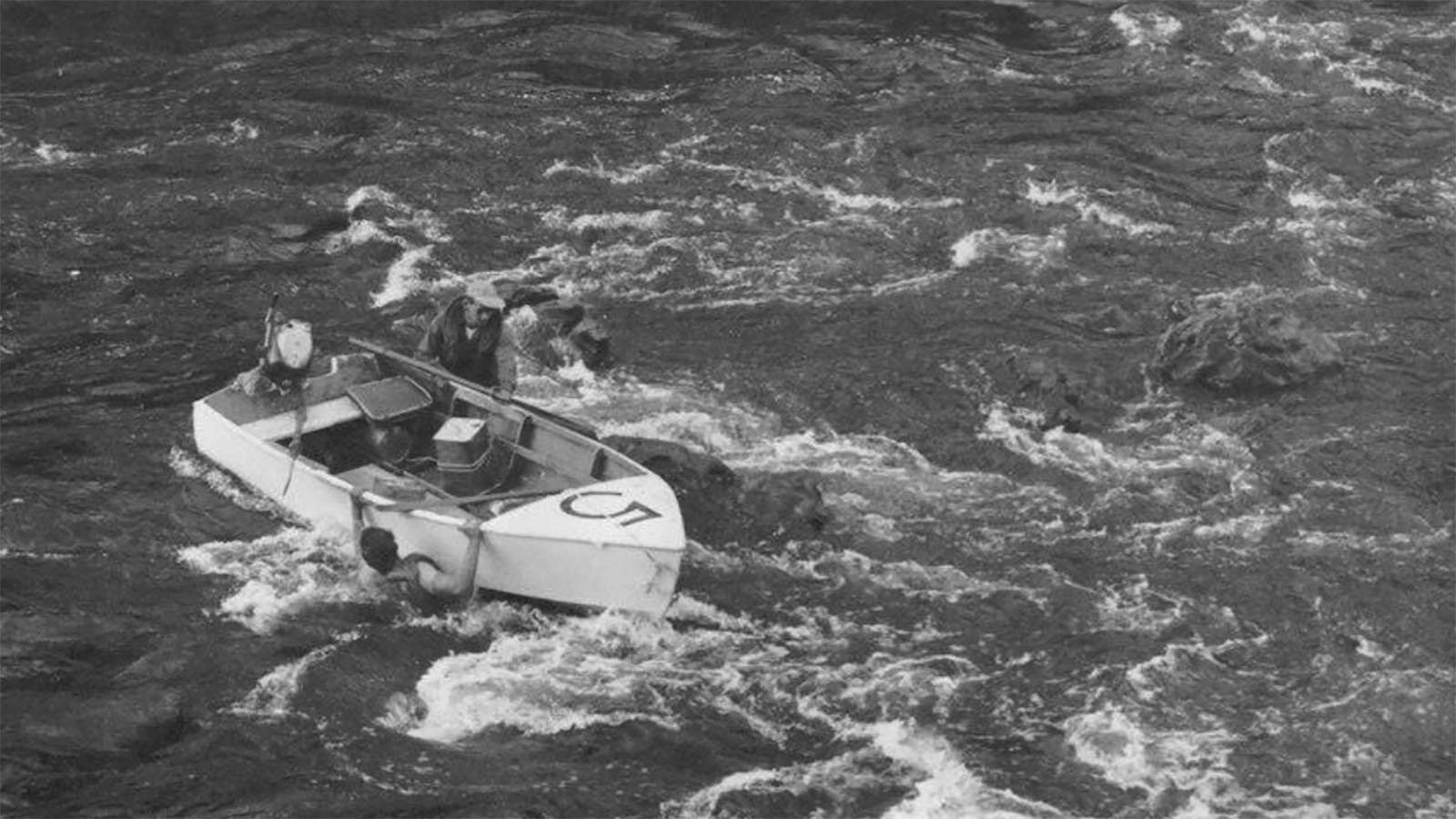 Sometimes, walking the boat through a treacherous section can be a racer’s best option. During the white-water race through the Wind River Canyon, not everyone would make it to the end successfully.