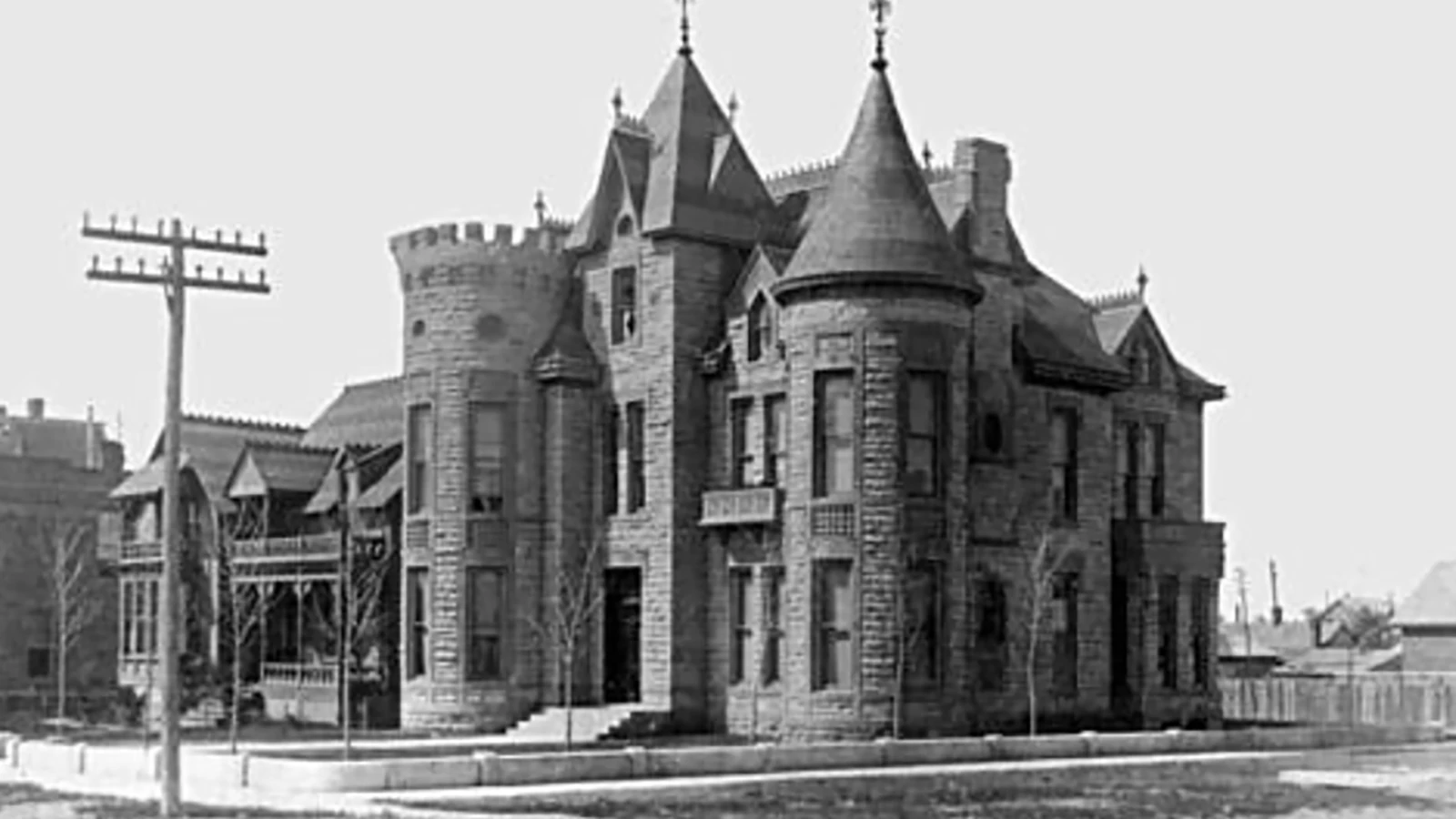 In 1886, Cheyenne cattle baron Alexander Swan started construction of a mansion on Millionaires Row as a wedding gift to his daughter. When a blizzard wiped out Swan's business, Cheyenne banker David Dare took over and finished the building, which was known as "Castle Dare" until it was razed for a parking lot in 1963.