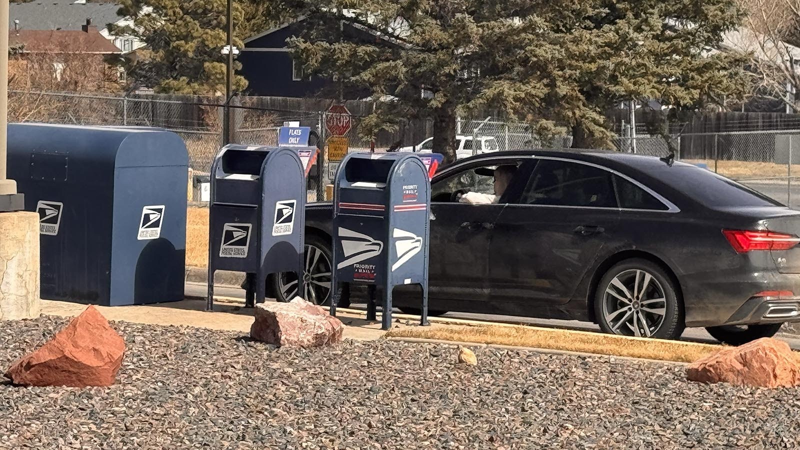 Wyoming’s congressional delegation questions a USPS plan that would have Wyoming mail handled in four other states. The outgoing postmaster general appears set to roll it out despite advisories it will hurt rural areas, they say.