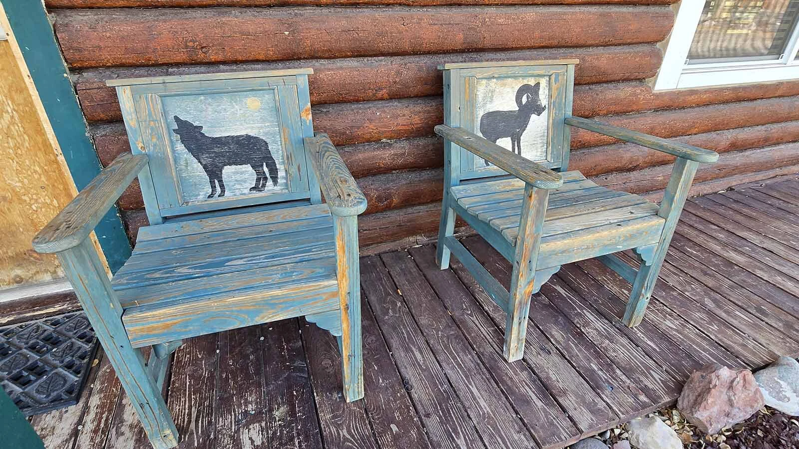 Decor at the Chinook Winds Lodge is rustic and leans into a Western theme.