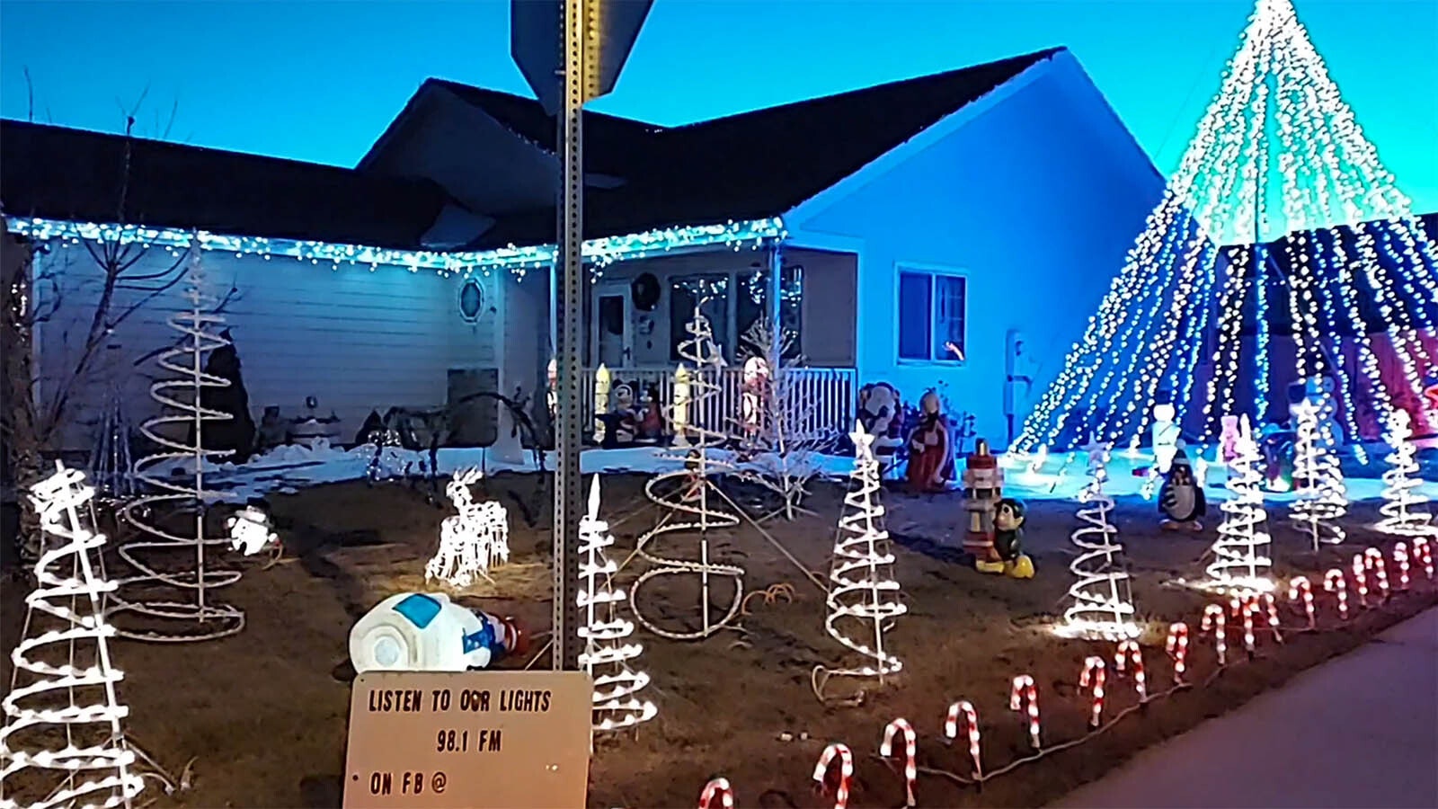 Christmas lights Casper 12 9 22