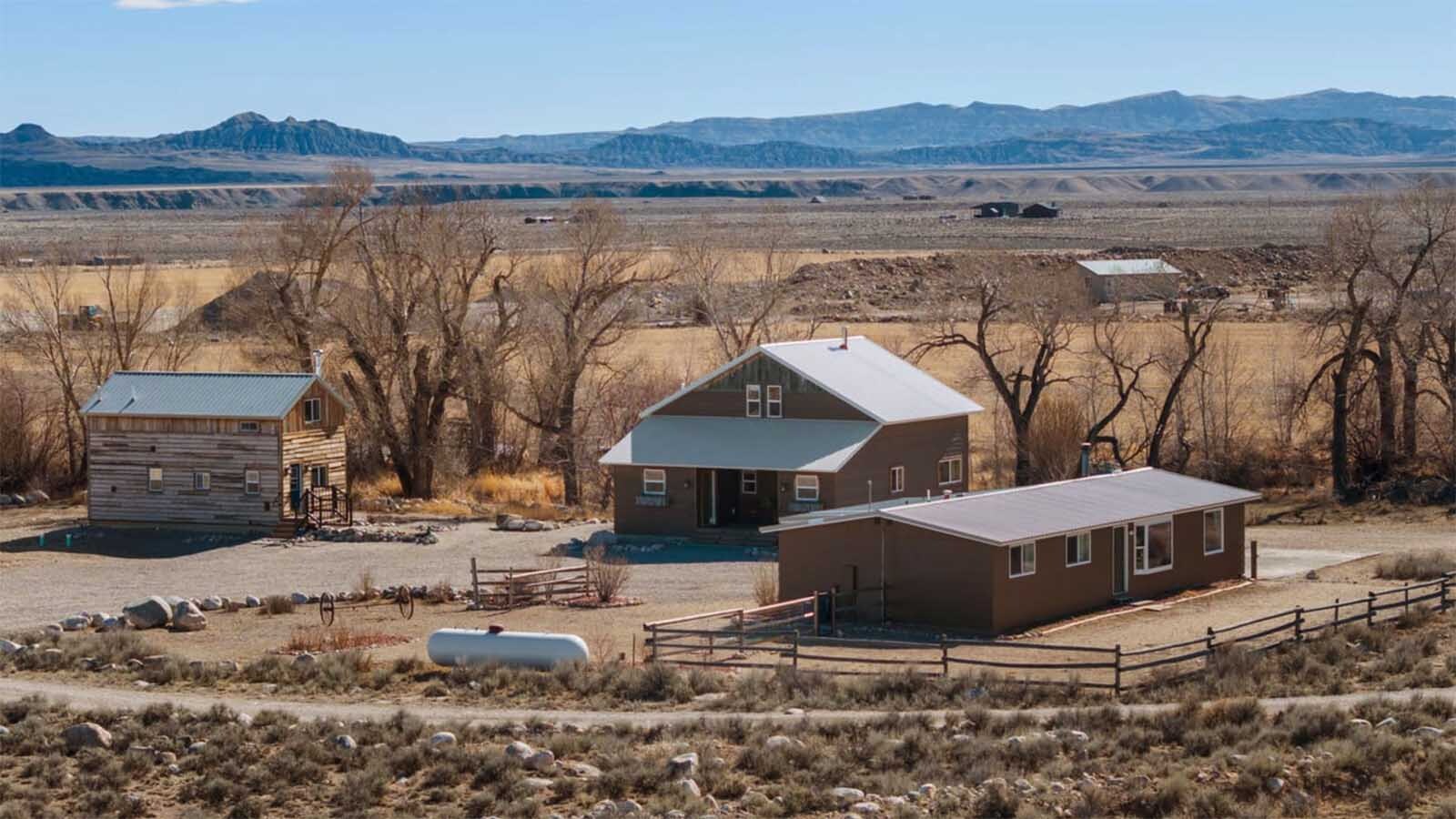 How do you sell a one-of-a-kind property in Wyoming's windiest town? Realtor Alexander Lexington says buyers see potential paradise, not peril, in a 20-acre Clark, Wyoming, property with three homes. It is drawing interest despite winds of up to 128 mph.