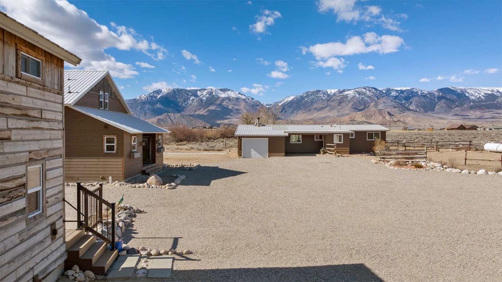 How do you sell a one-of-a-kind property in Wyoming's windiest town? Realtor Alexander Lexington says buyers see potential paradise, not peril, in a 20-acre Clark, Wyoming, property with three homes. It is drawing interest despite winds of up to 128 mph.