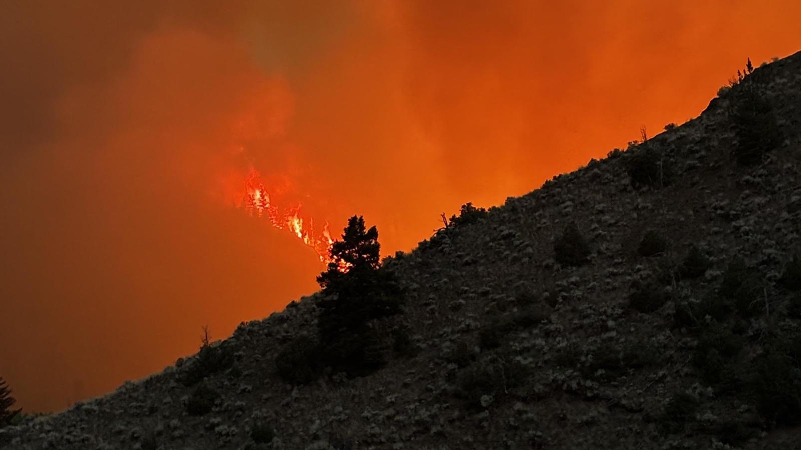 The Clearwater Fire at night glows along the ridge.