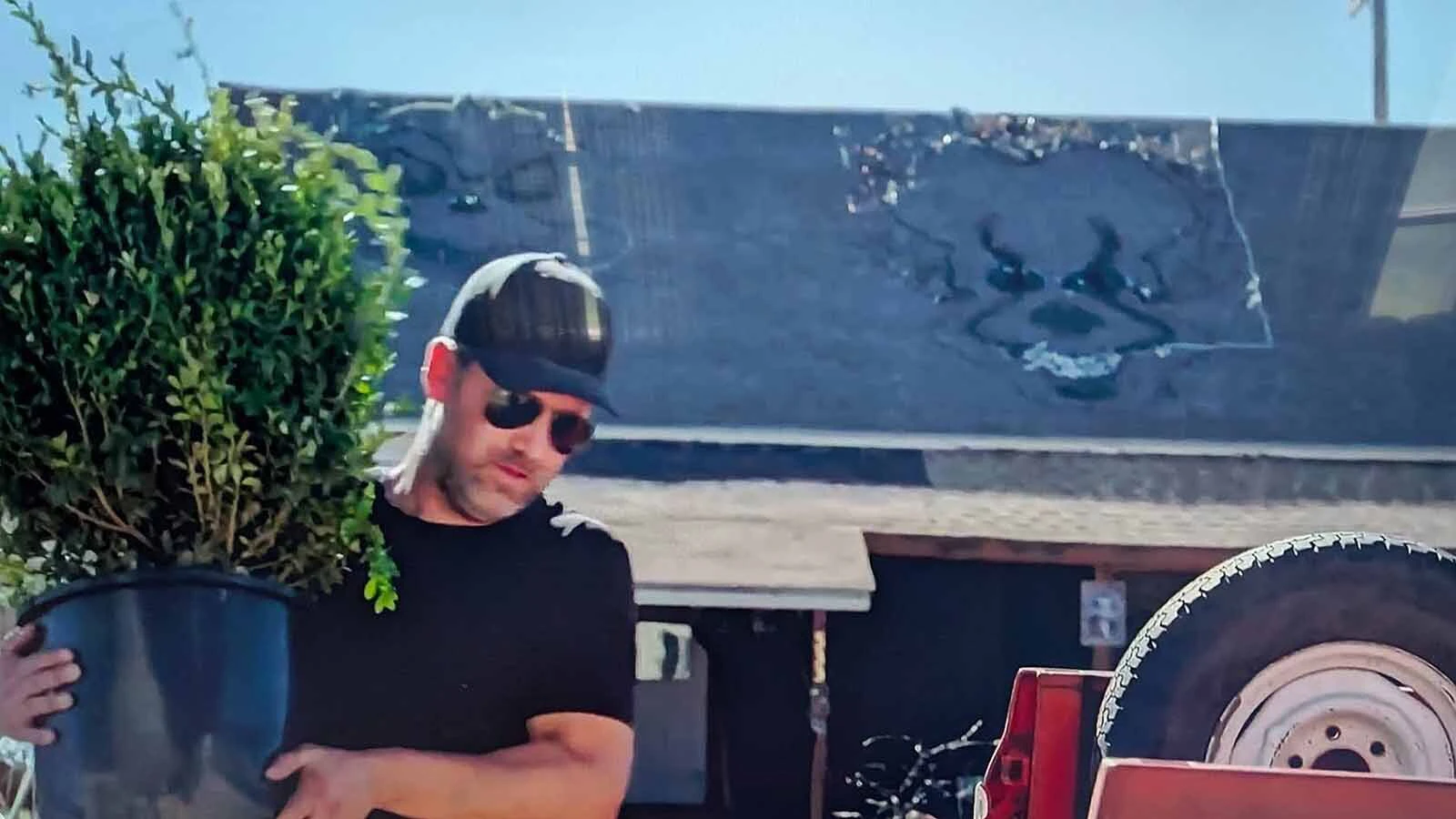 When HGTV’s “Rehab Addict” filmed a historic home renovation in Evanston, Wyoming, it was the over-the-top Halloween “Clown House” across the street that kept photobombing the episode. Now fans won’t leave the homeowner alone.