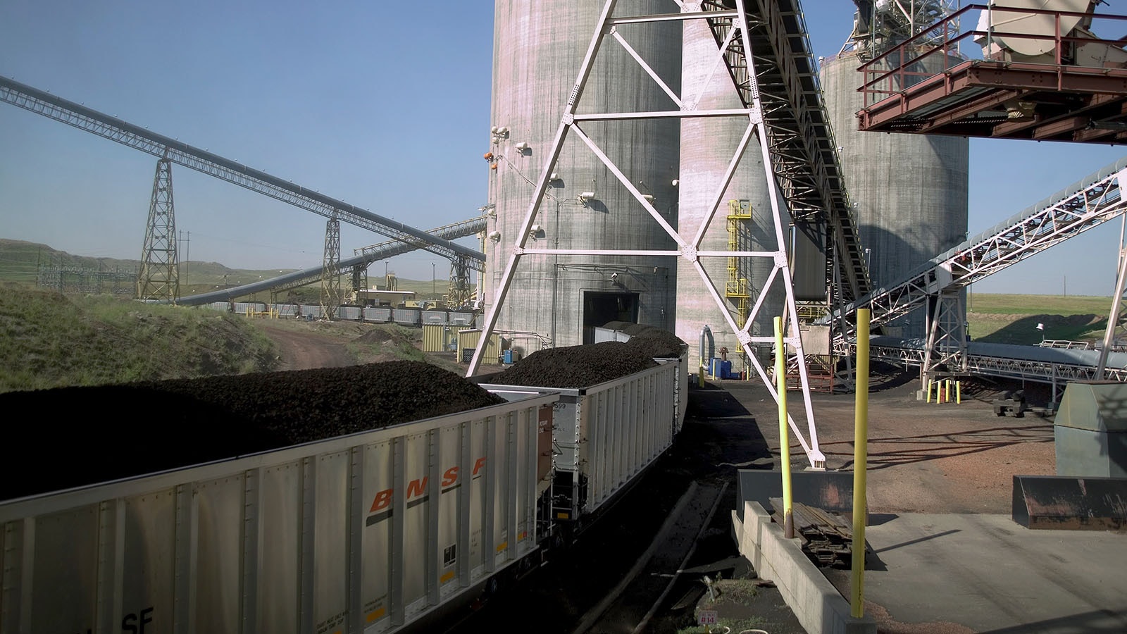 A 133-car coal train leaves the Buckskin Mine in Campbell County, Wyoming, in this 2006 file photo.