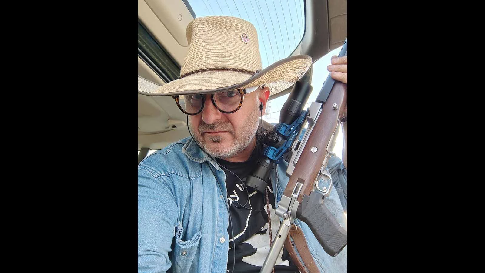 Cody blacksmith NJ Pawley with his gun. The hat has a pin he was given in 1995 when Bill Ruger owned the a2z Ranch.