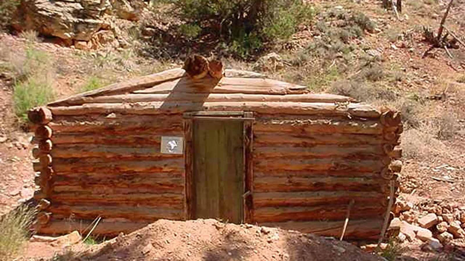 The ghost town of Hillsboro is all that remains of the Cedarvale Dude Ranch, a popular destination for the rich Easterners who wanted to experience the west, but with all the luxuries of home, including electricity. Cedarvale began as a gold mining claim that fizzled out. The owner, Grosvenor "Doc" Barry, then decided to promote the natural beauty of the Bighorn Canyon in which he lived by creating a recreational camp.