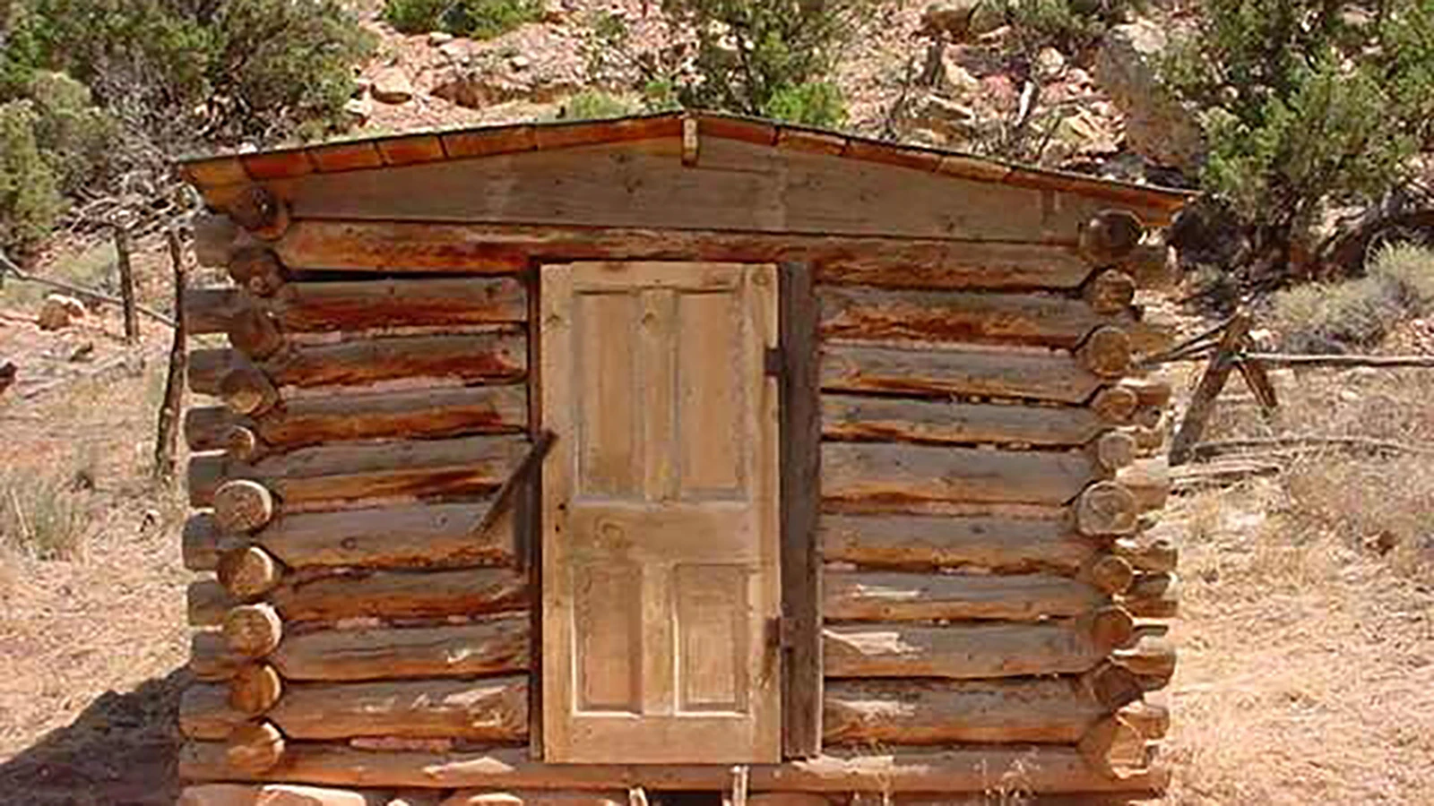 The ghost town of Hillsboro is all that remains of the Cedarvale Dude Ranch, a popular destination for the rich Easterners who wanted to experience the west, but with all the luxuries of home, including electricity. Cedarvale began as a gold mining claim that fizzled out. The owner, Grosvenor "Doc" Barry, then decided to promote the natural beauty of the Bighorn Canyon in which he lived by creating a recreational camp.