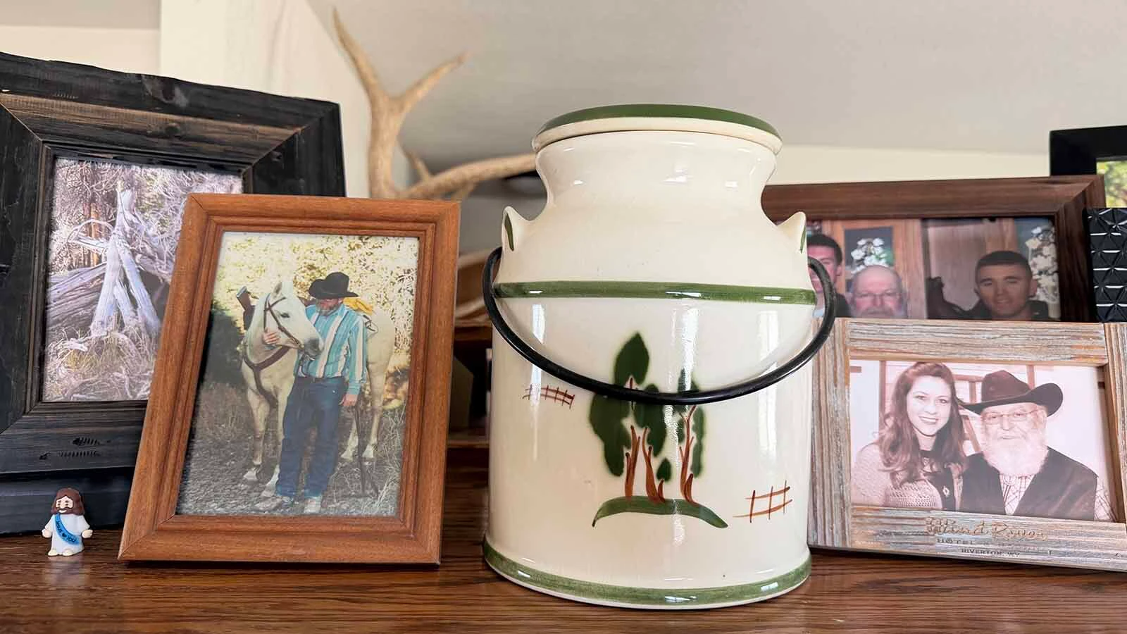 A cookie jar that was once owned by his grandmother is made even more special to auctioneer John Gerrells because of all the Cookie Jar auctions he has overseen over the past 30 years. Sonja Holms who has helped tally the bids said although she does not have the exact figures, cookie jars have brought in more than a million dollars to help those hit with large medical bills.