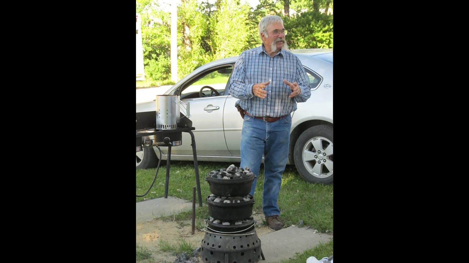 Jack Schmidt teaches Dutch oven cooking at the Grand Encampment Cowboy Poetry Gathering.