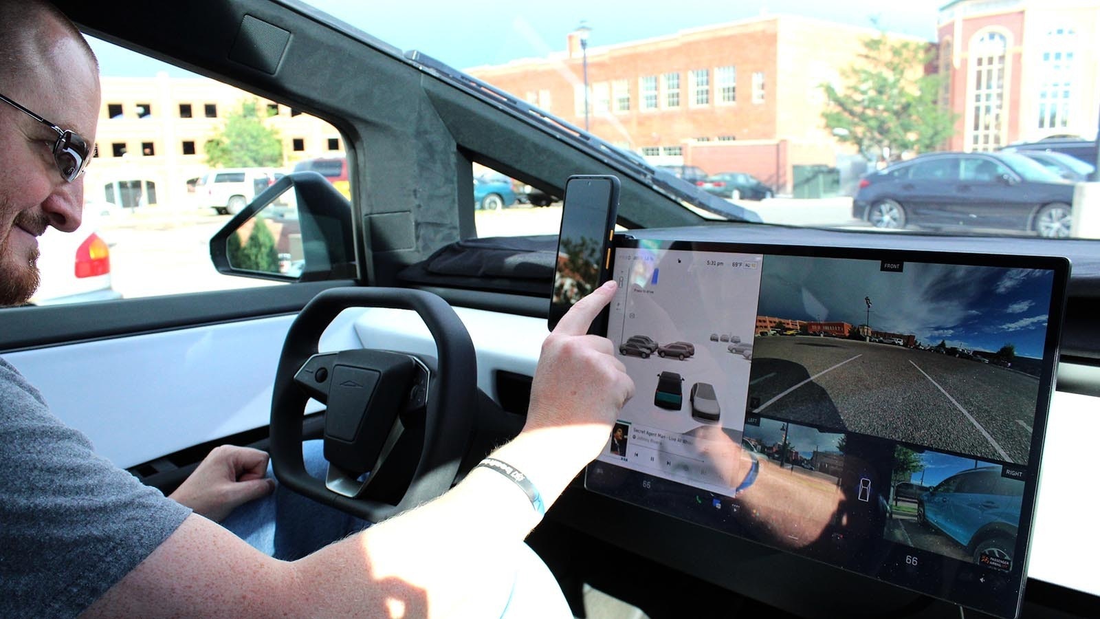 A driver in Cheyenne, Wyoming, uses the large internet-connected system on his Tesla Cybertruck in this file photo.