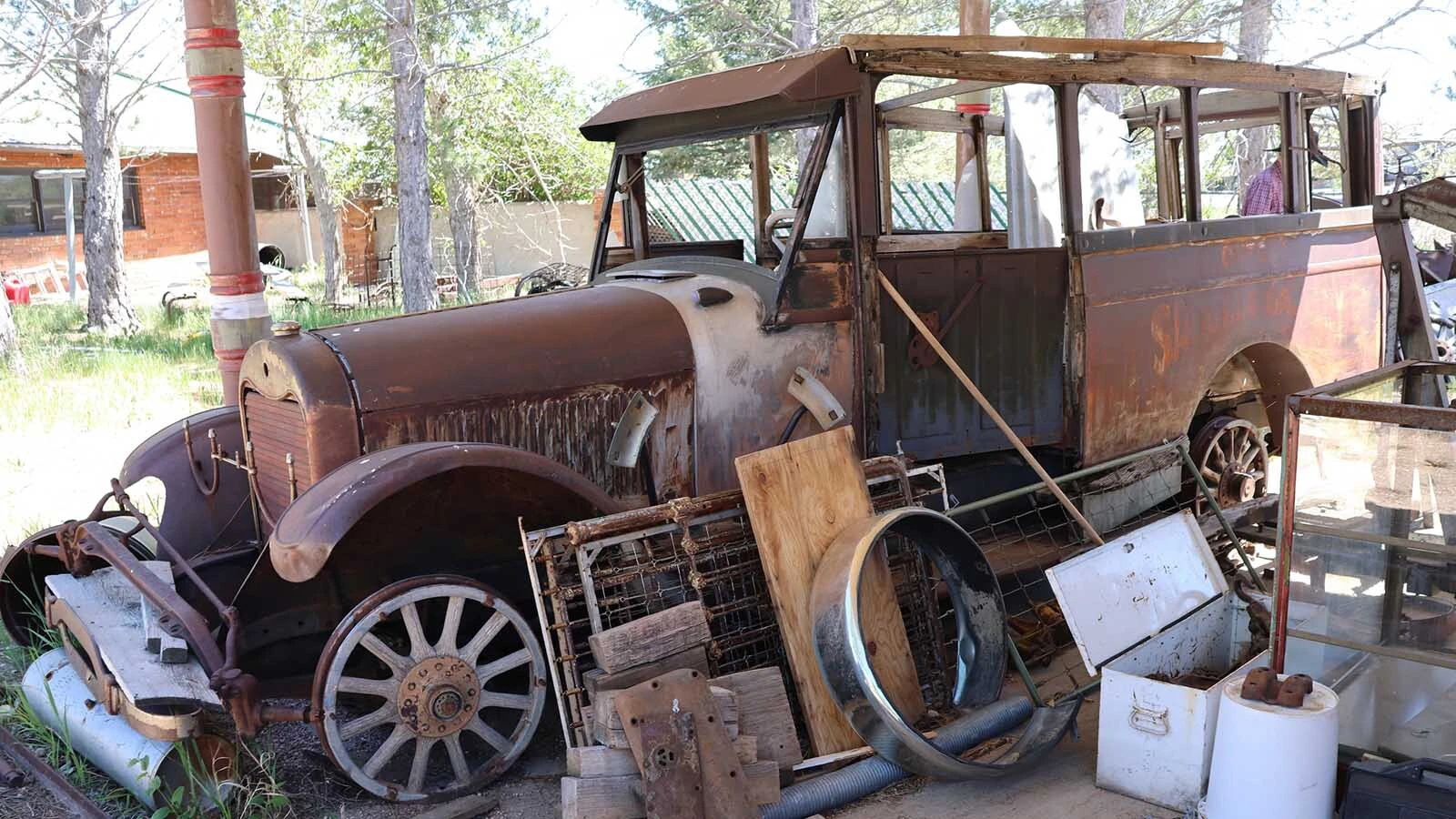 A Lincoln Bus sits outside the garage at Alex Connell’s home. He had hoped to restore it.