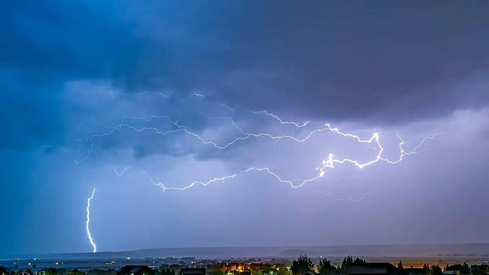 Thunderstorms Put On Spectacular Lightning Show In Southwest Wyoming ...