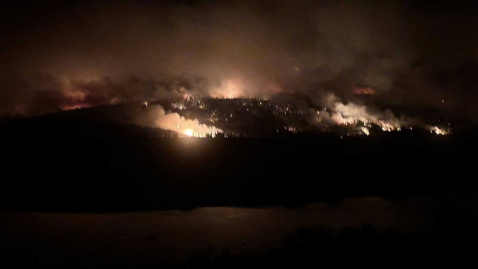 The Dollar Lake Fire blew up from about 20-30 acres the afternoon of Thursday, Aug. 21, 2025, to nearly 1,400 by the next morning. It's burning on the east side of the Green River near Dollar Lake, and about 5.5 miles west of Square Top Mountain.