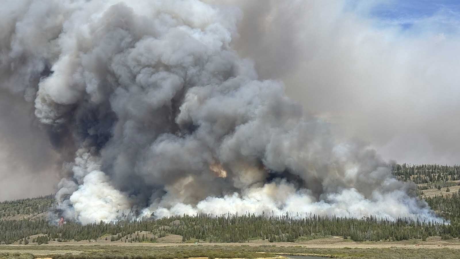 The Dollar Lake Fire blew up from about 20-30 acres the afternoon of Thursday, Aug. 21, 2025, to nearly 1,400 by the next morning. It's burning on the east side of the Green River near Dollar Lake, and about 5.5 miles west of Square Top Mountain.