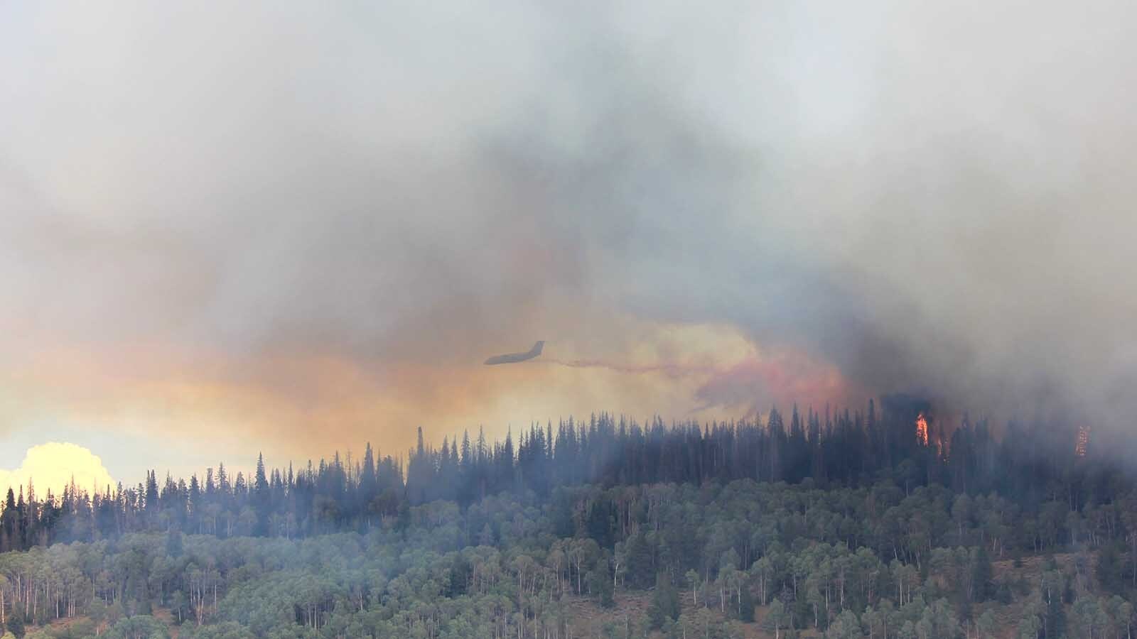 The Dollar Lake Fire blew up from about 20-30 acres the afternoon of Thursday, Aug. 21, 2025, to nearly 1,400 by the next morning. It's burning on the east side of the Green River near Dollar Lake, and about 5.5 miles west of Square Top Mountain.