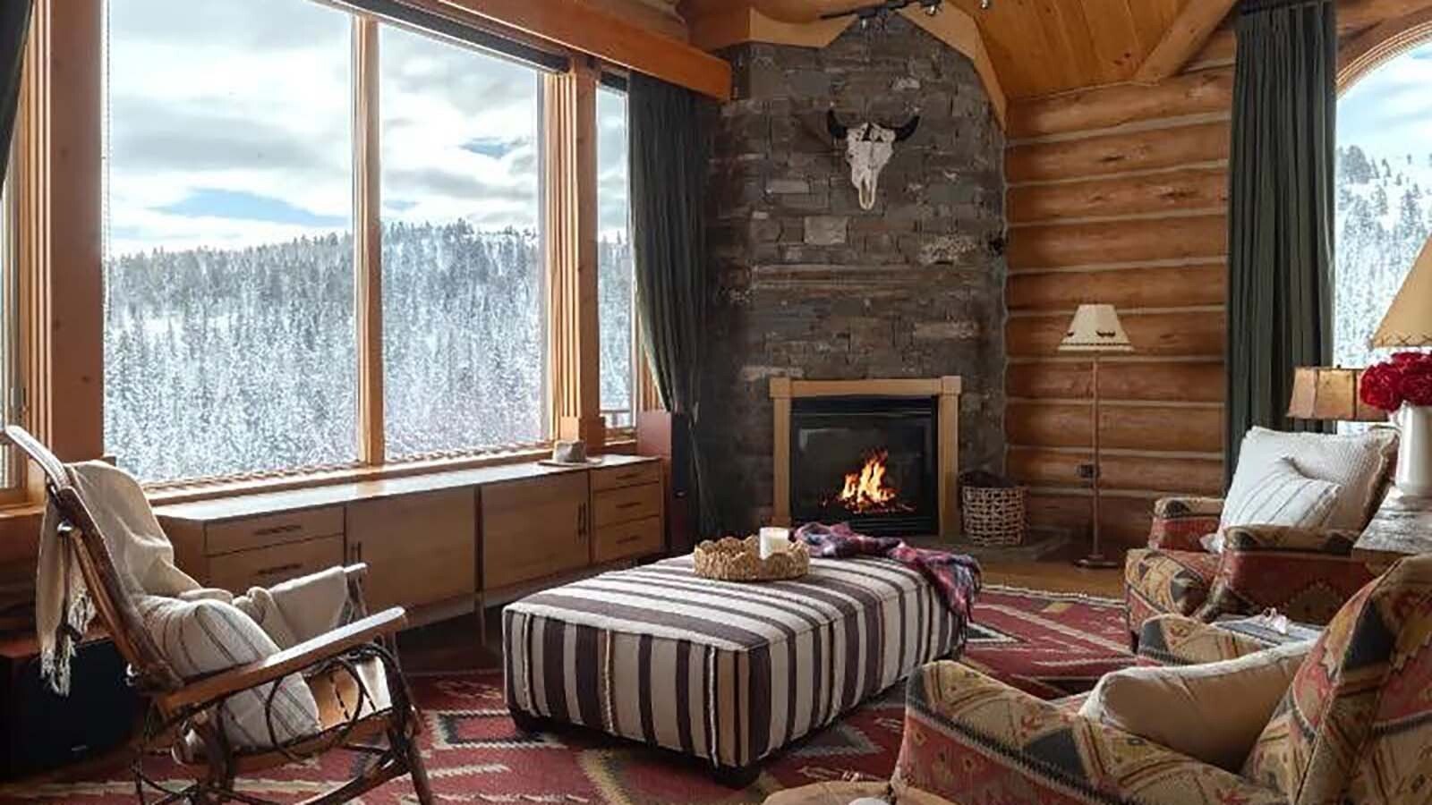 Grammy-winning singer-songwriter Emily Warren is behind some of the biggest pop stars on the charges, including Shakira, Lizzo, and Katy Perry. She wrote a pair of Dua Lipa’s platinum hits in her Wilson cabin getaway, which has just been listed for $3.495 million.