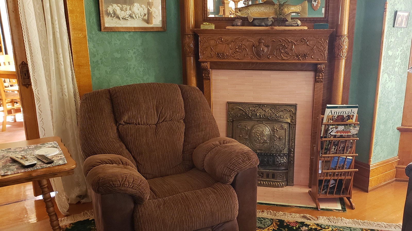 Comfortable seating, magazines and books about the Ferris Mansion's history are available in the parlor.